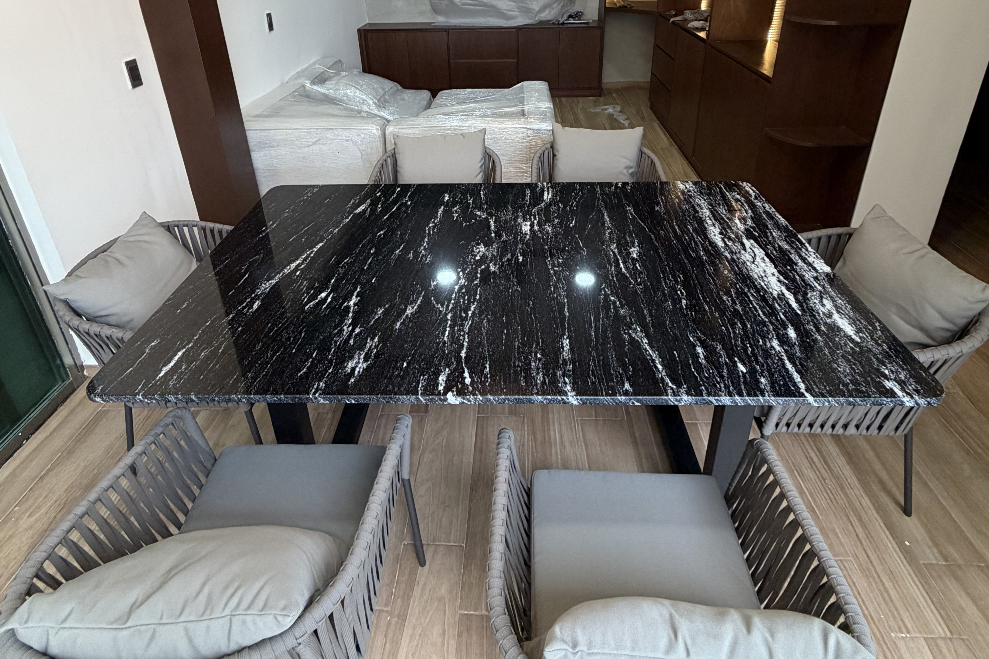 Comedor Rectangular 1.80 M x 1.10 M Con Base Modelo U Invertida | Granito Vía Láctea Pulido y Brillado (Sólo Disponible en Mérida, Yucatán📍)