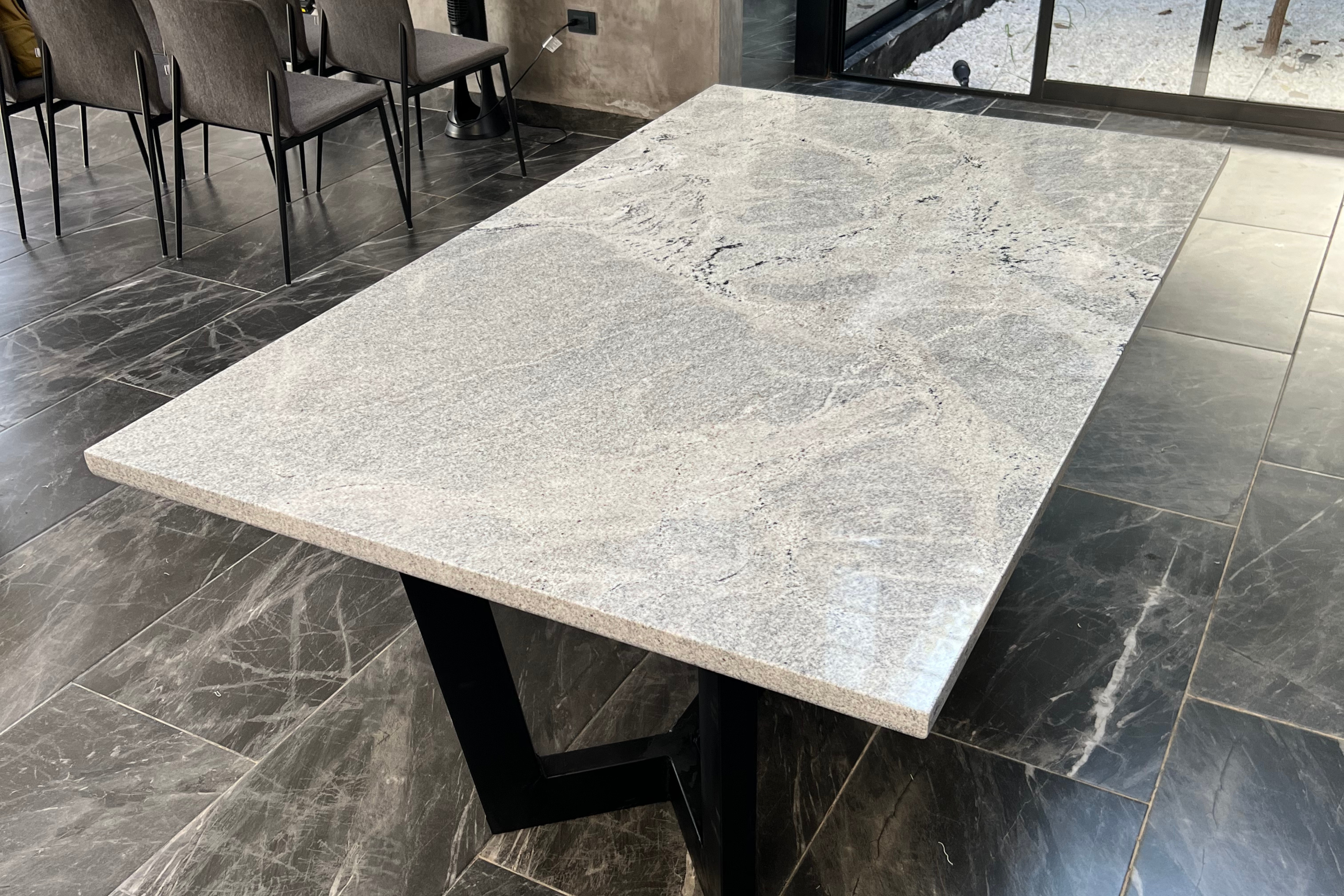 Comedor Rectangular 1.80 M x 1.10 M | Granito Blanco Pirineo (Sólo Disponible en Mérida, Yucatán📍)
