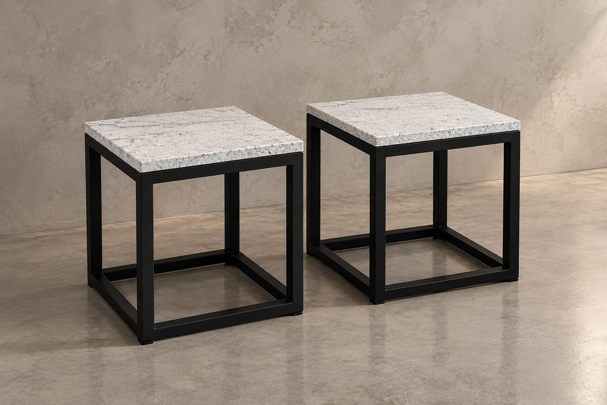 Set de 2 Mesas Laterales 40 CM de Largo x 40 CM de Ancho x 50 CM de Altura Bases Modelo Cubos Negro Mate | Granito Blanco Itaunas Leather (Sólo Disponible en Mérida, Yucatán📍)