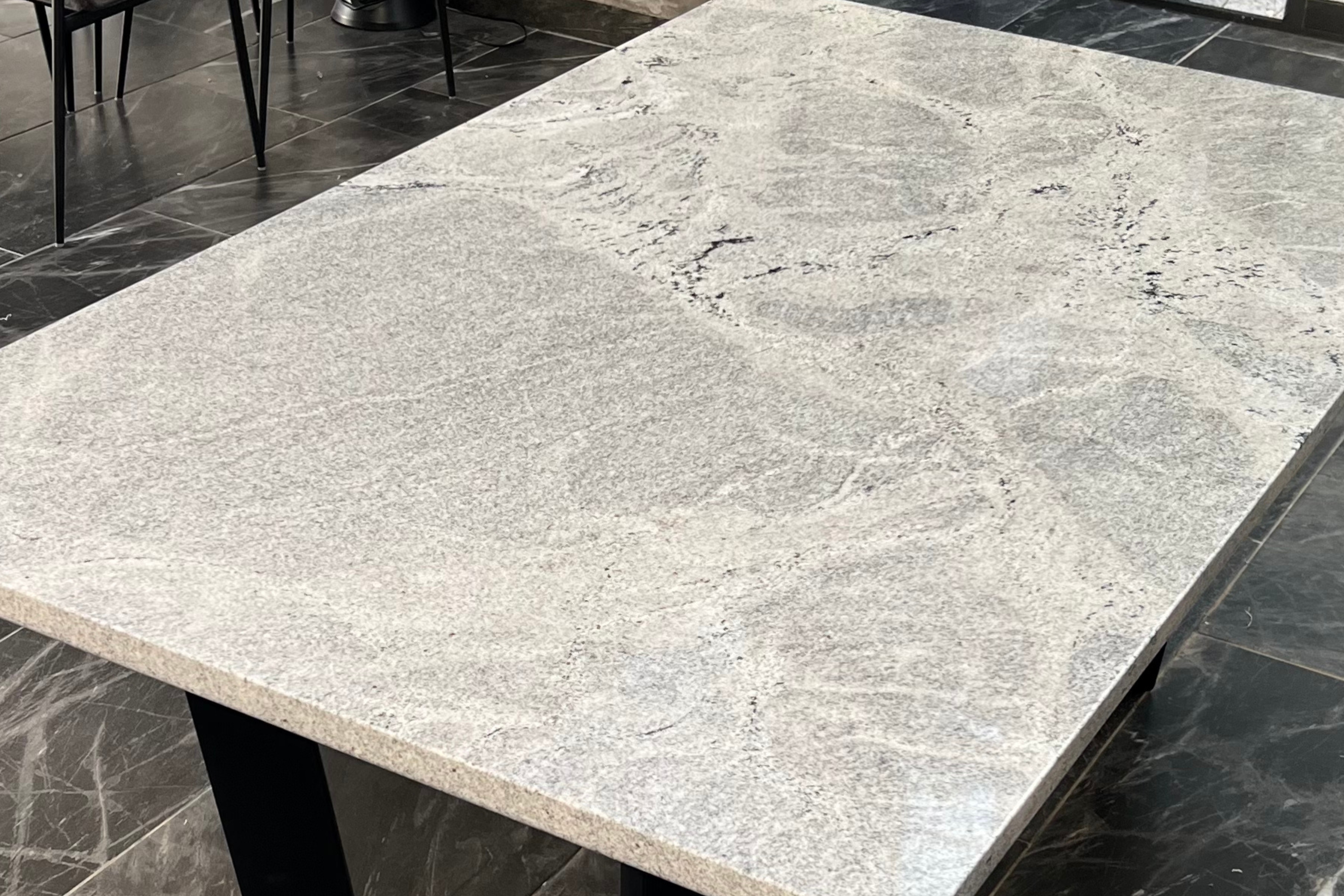 Comedor Rectangular 1.80 M x 1.10 M | Granito Blanco Pirineo (Sólo Disponible en Mérida, Yucatán📍)