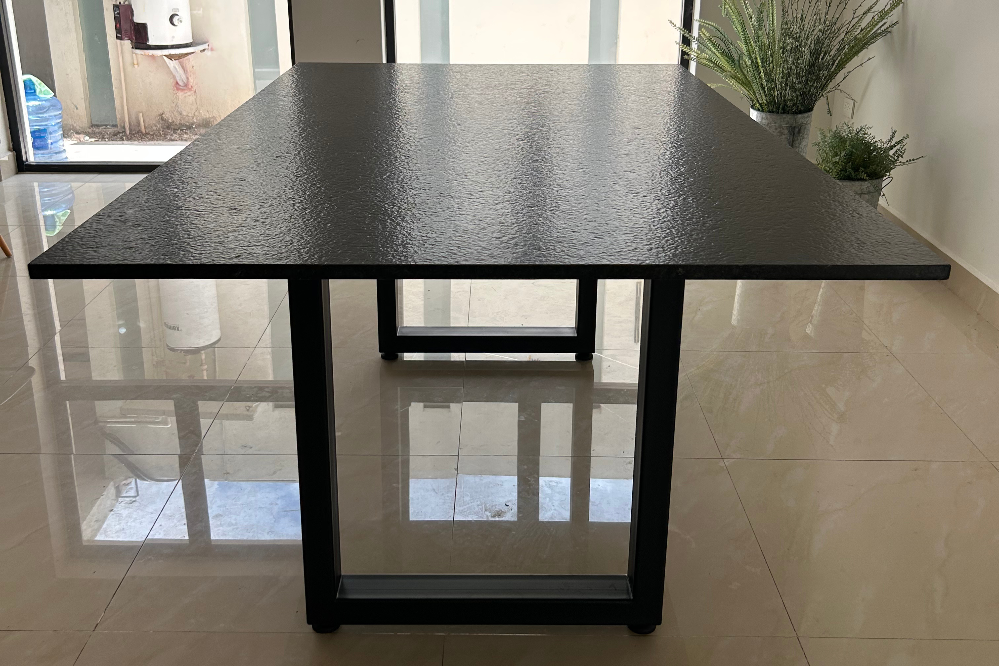 Comedor Rectangular 1.80 M x 1.10 M Con Base Modelo U Invertida | Granito Negro San Gabriel Leather (Sólo Disponible en Mérida, Yucatán📍)