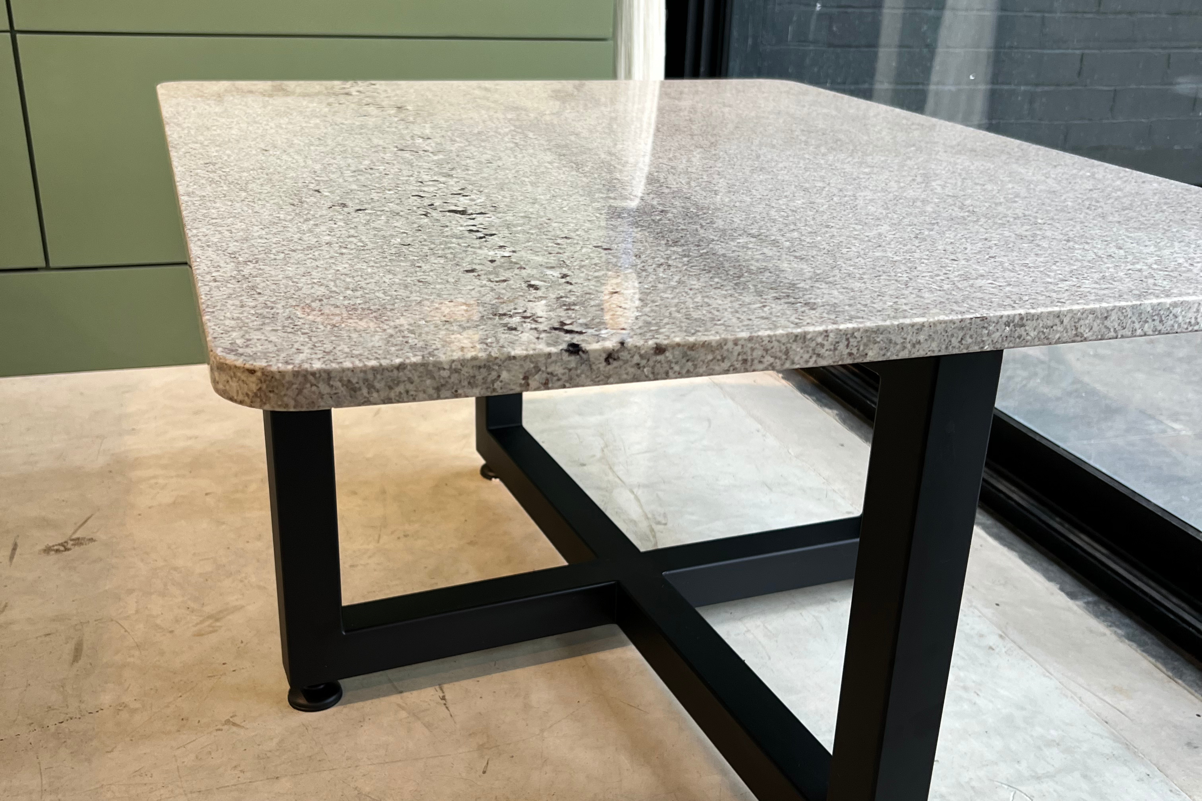 Mesa de Centro 1 M x 80 CM | Granito Blanco Itaunas (Sólo Disponible en Mérida, Yucatán📍)