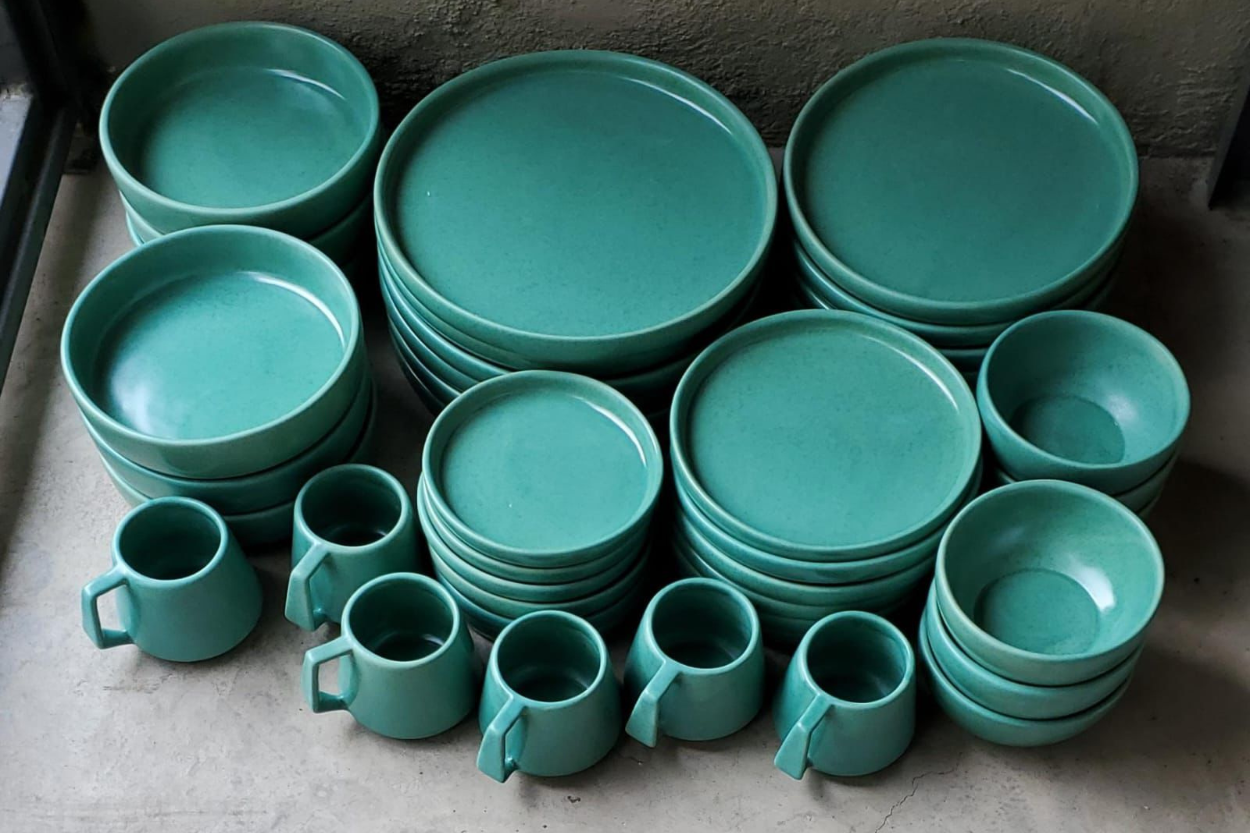 Turquesa mate | Set de vajilla línea clásica 42 piezas para 6 personas