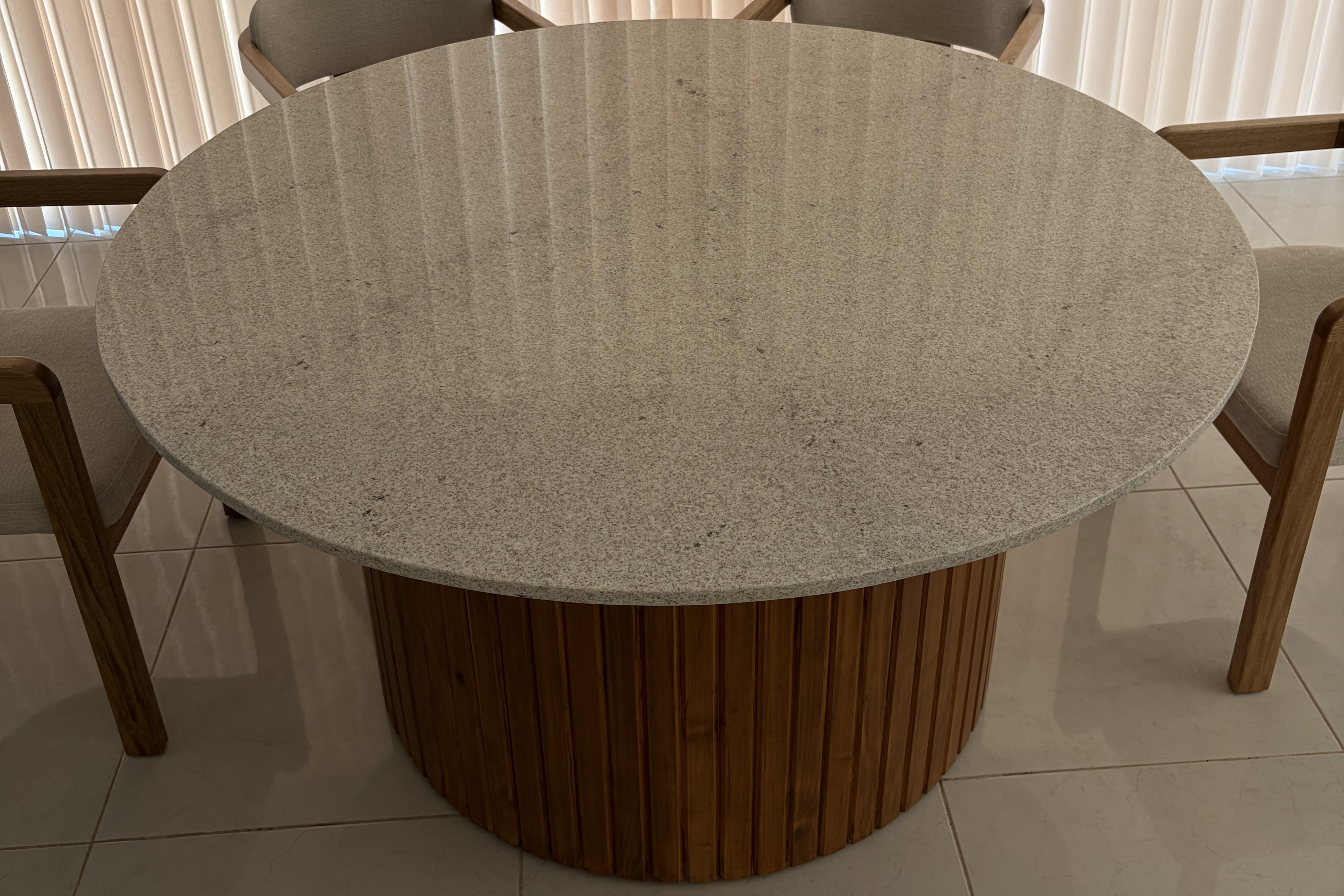 Comedor Circular 1.50 M de Diámetro | Granito Blanco Itaunas Pulido y Brillado (Sólo Disponible en Mérida, Yucatán📍)