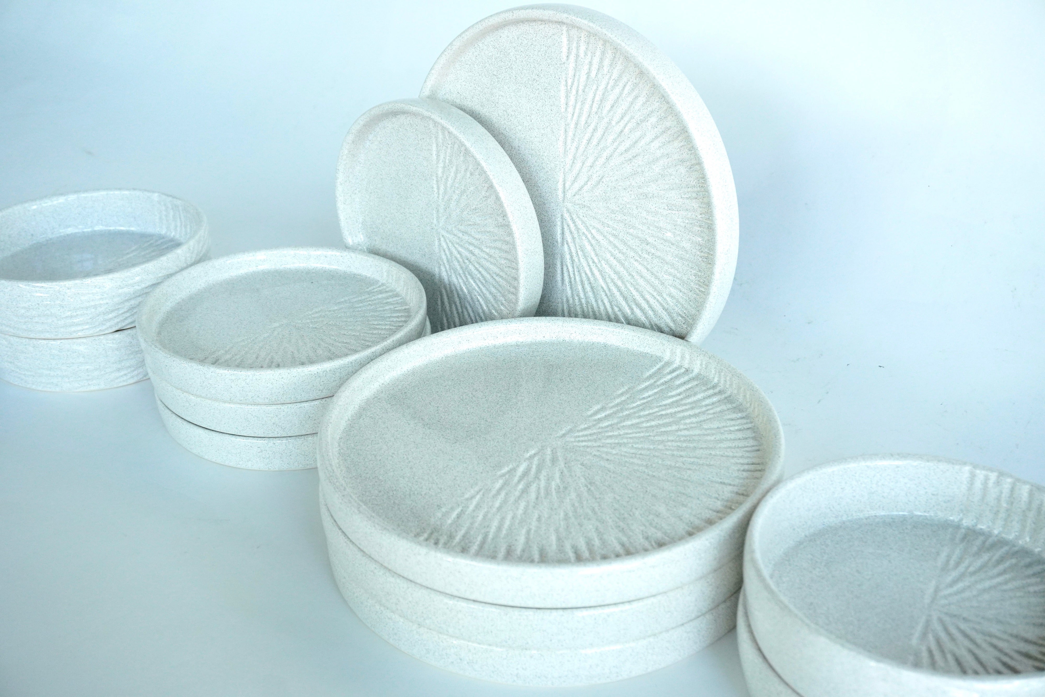 Labrada brillante | Set de vajilla básica línea clásica para 4 personas