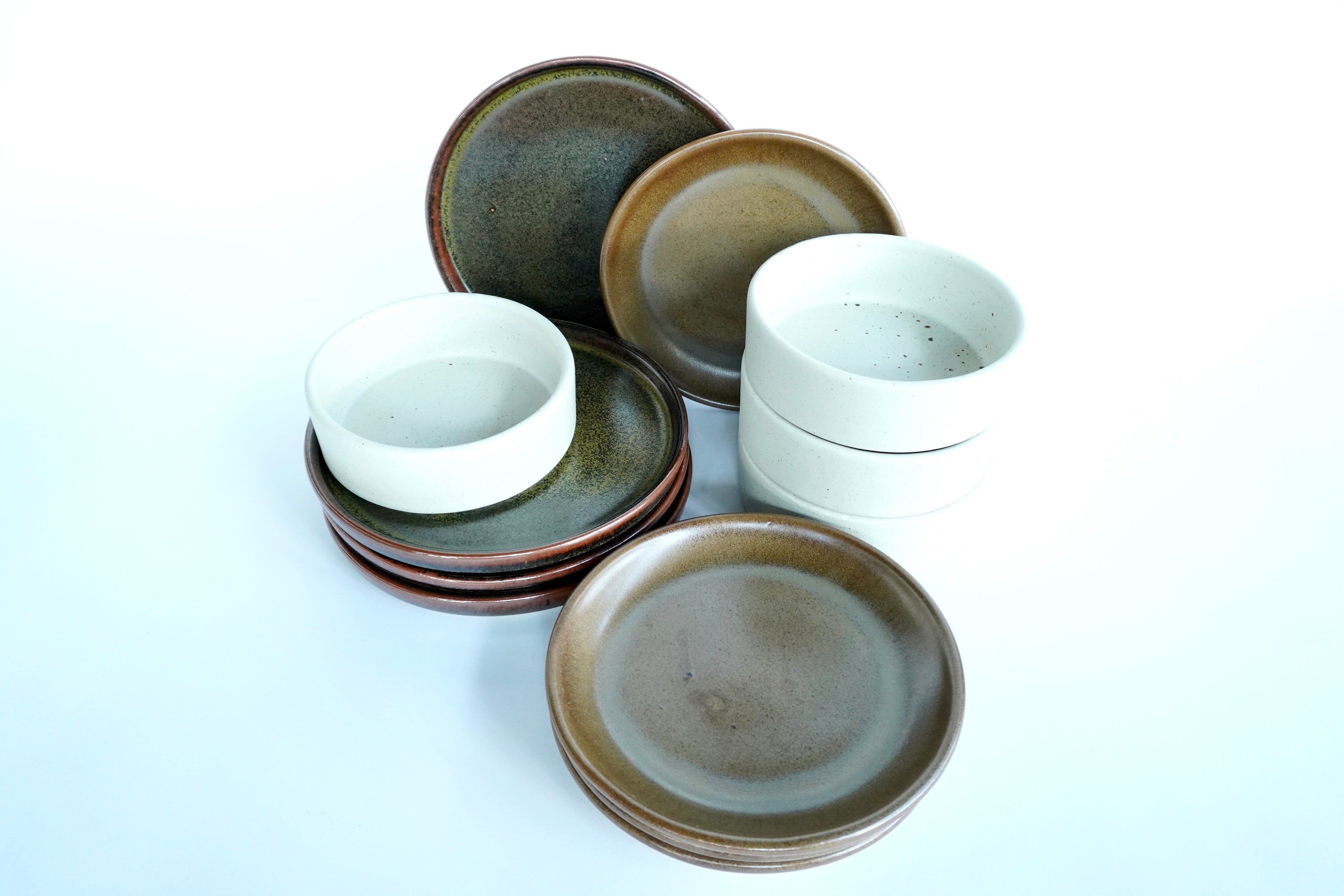 Verde roble, Café mate & Arena blanca | Set de vajilla básica línea rústica para 4 personas (con platos postre planos)