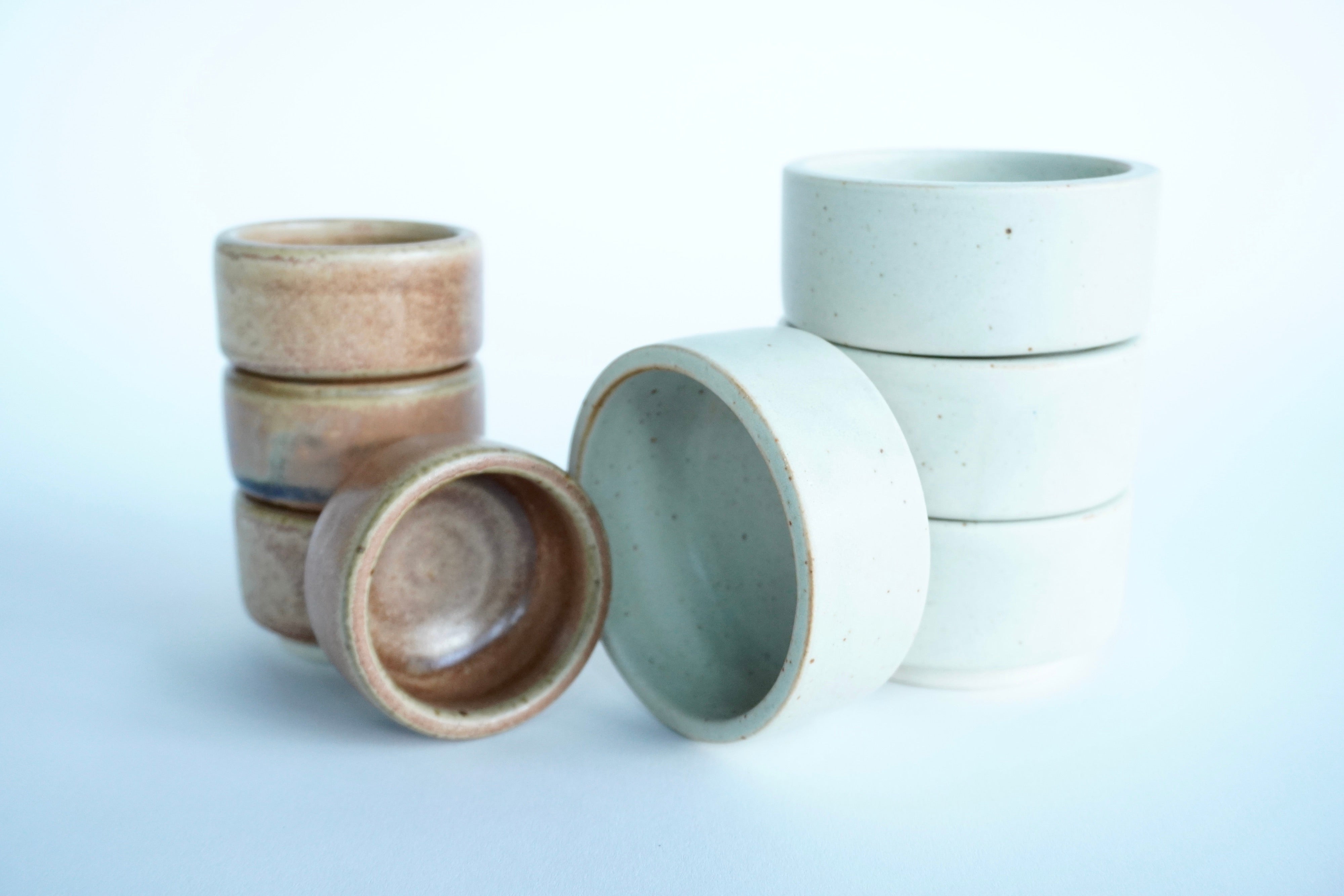 Terracota & Arena blanca | Set de 4 ramekins de 2 oz y 4 ramekins xl de 4 oz línea rústica