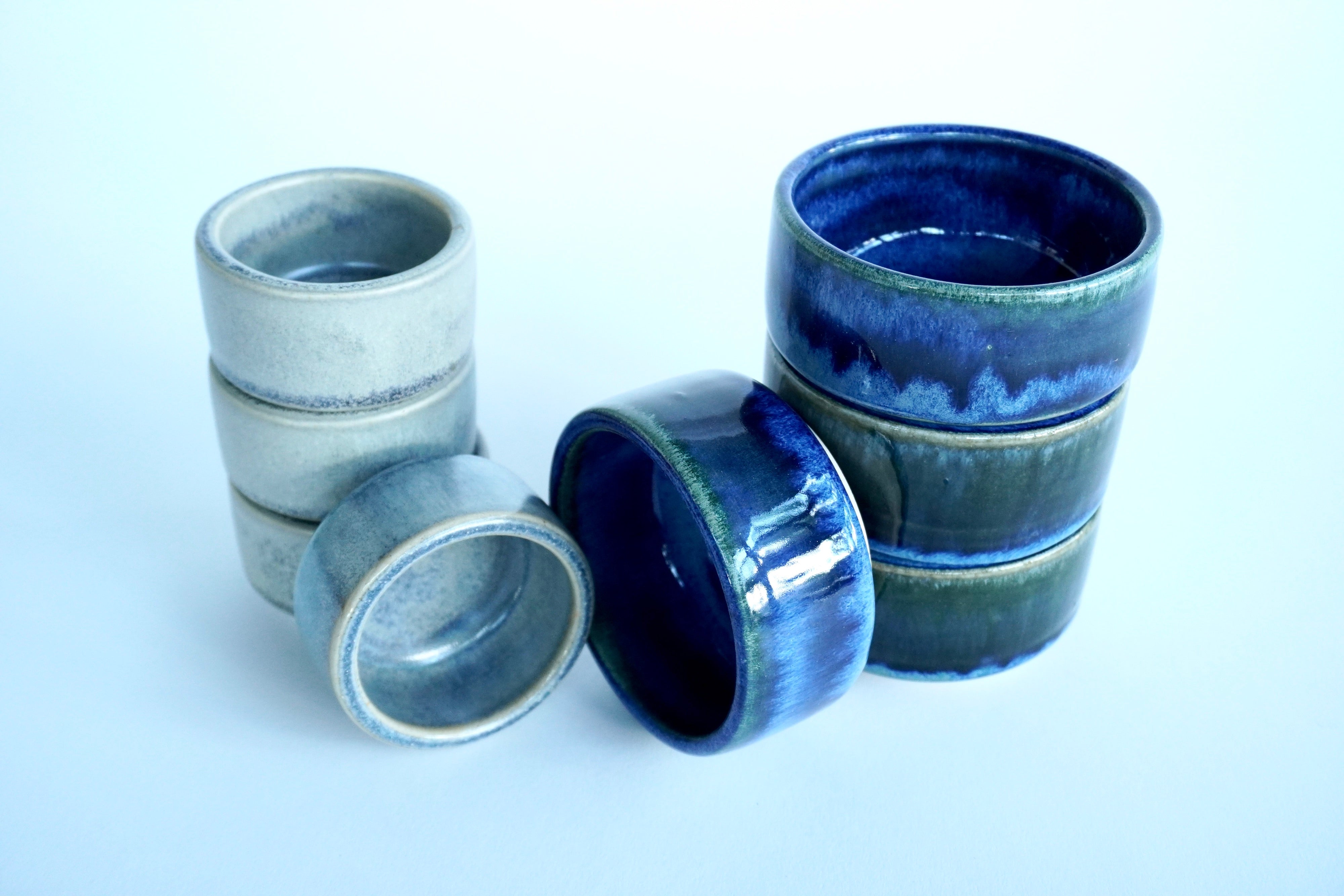 Gris mate & Indigo | Set de 4 ramekins de 2 oz y 4 ramekins xl de 4 oz línea rústica