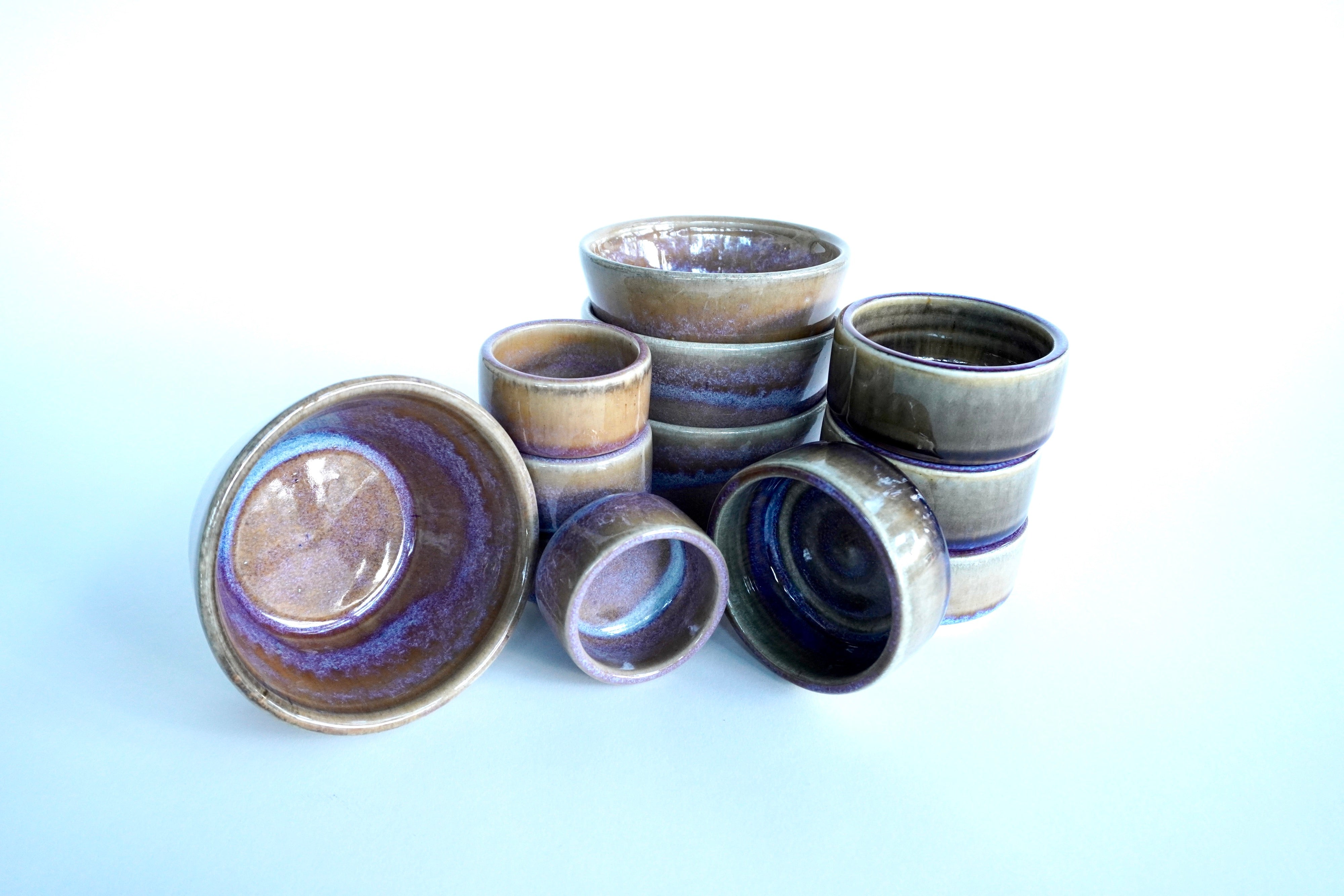 Iris | Set de 4 ramekins de 2 oz, 4 ramekins xl de 4 oz y 4 salseros de 10 oz línea rústica