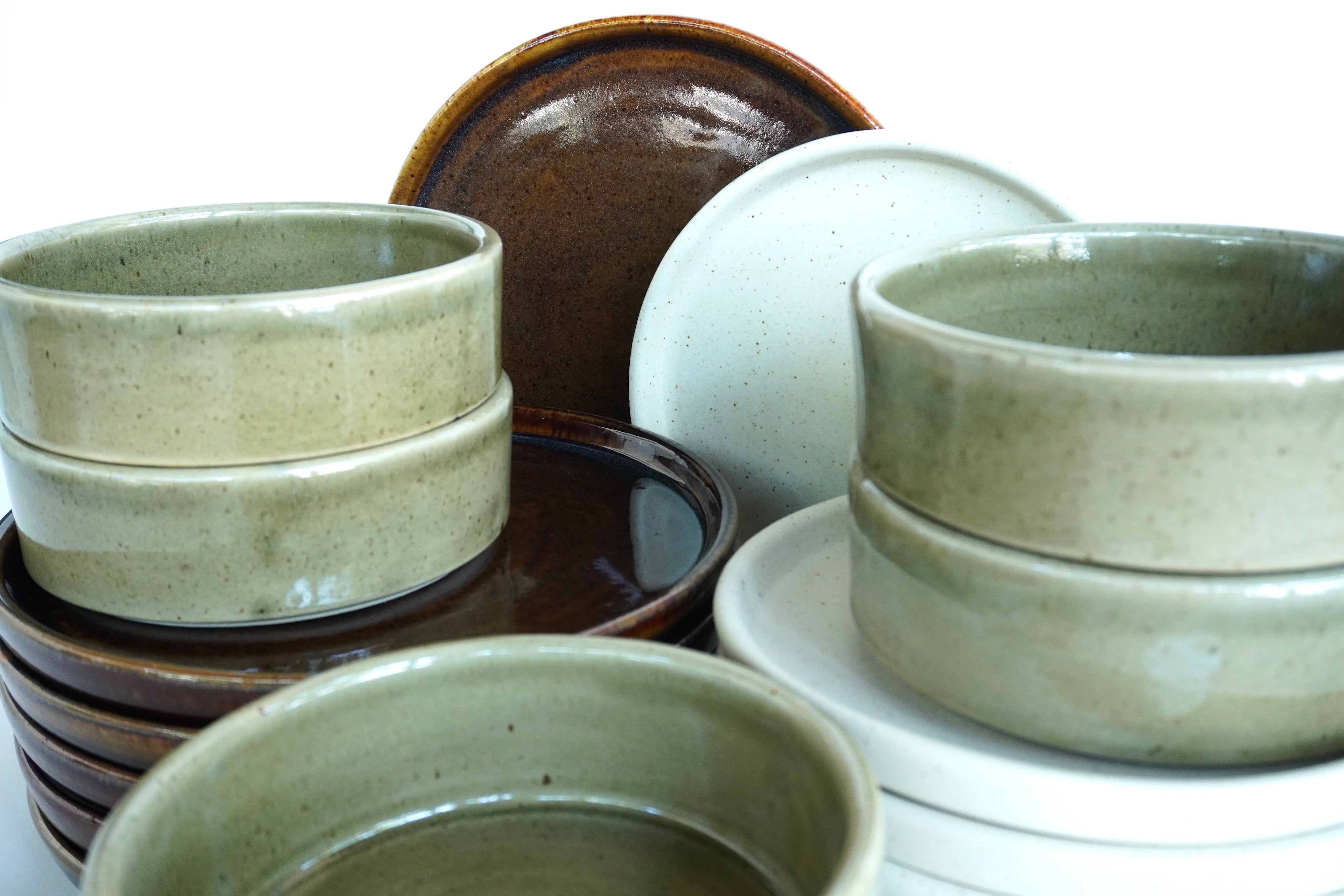 Caramelo, Arena blanca & Caoba liso | Set de vajilla básica línea rústica para 6 personas