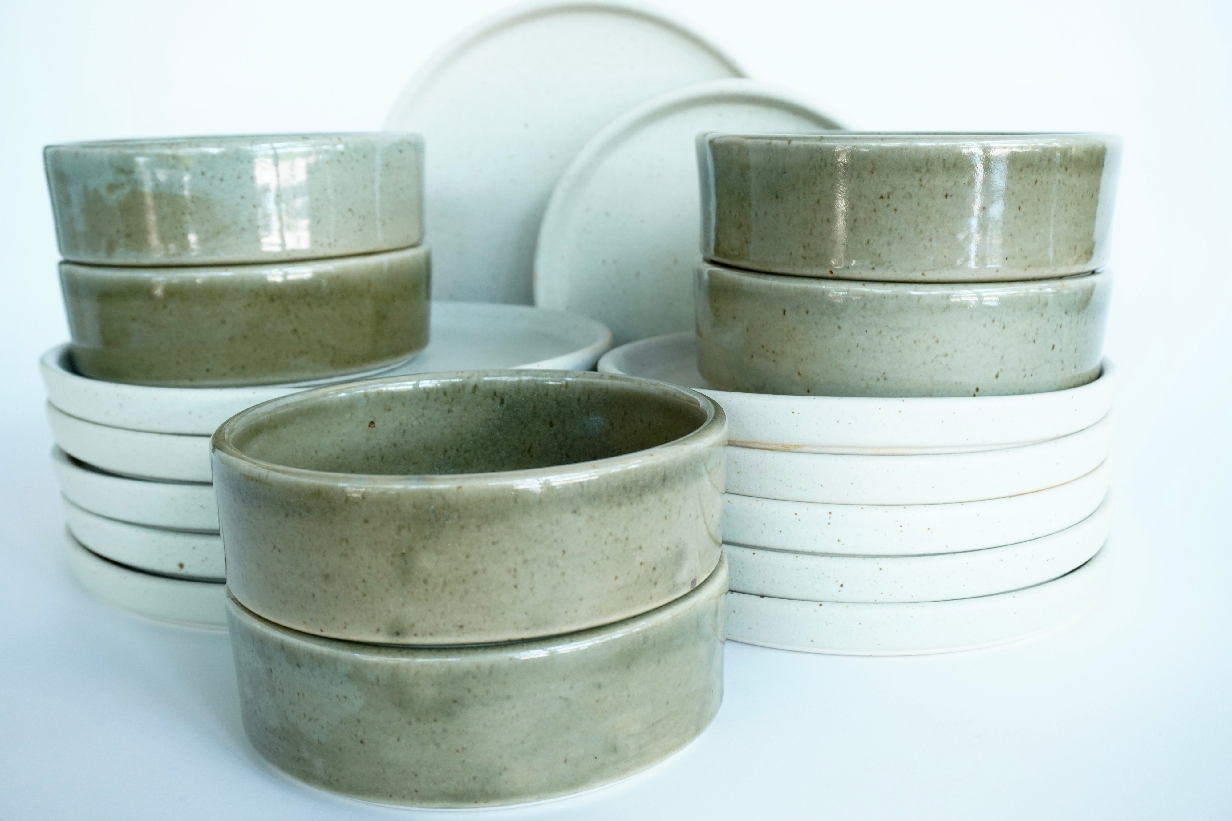 Arena blanca & Caoba liso | Set de vajilla básica línea rústica para 6 personas