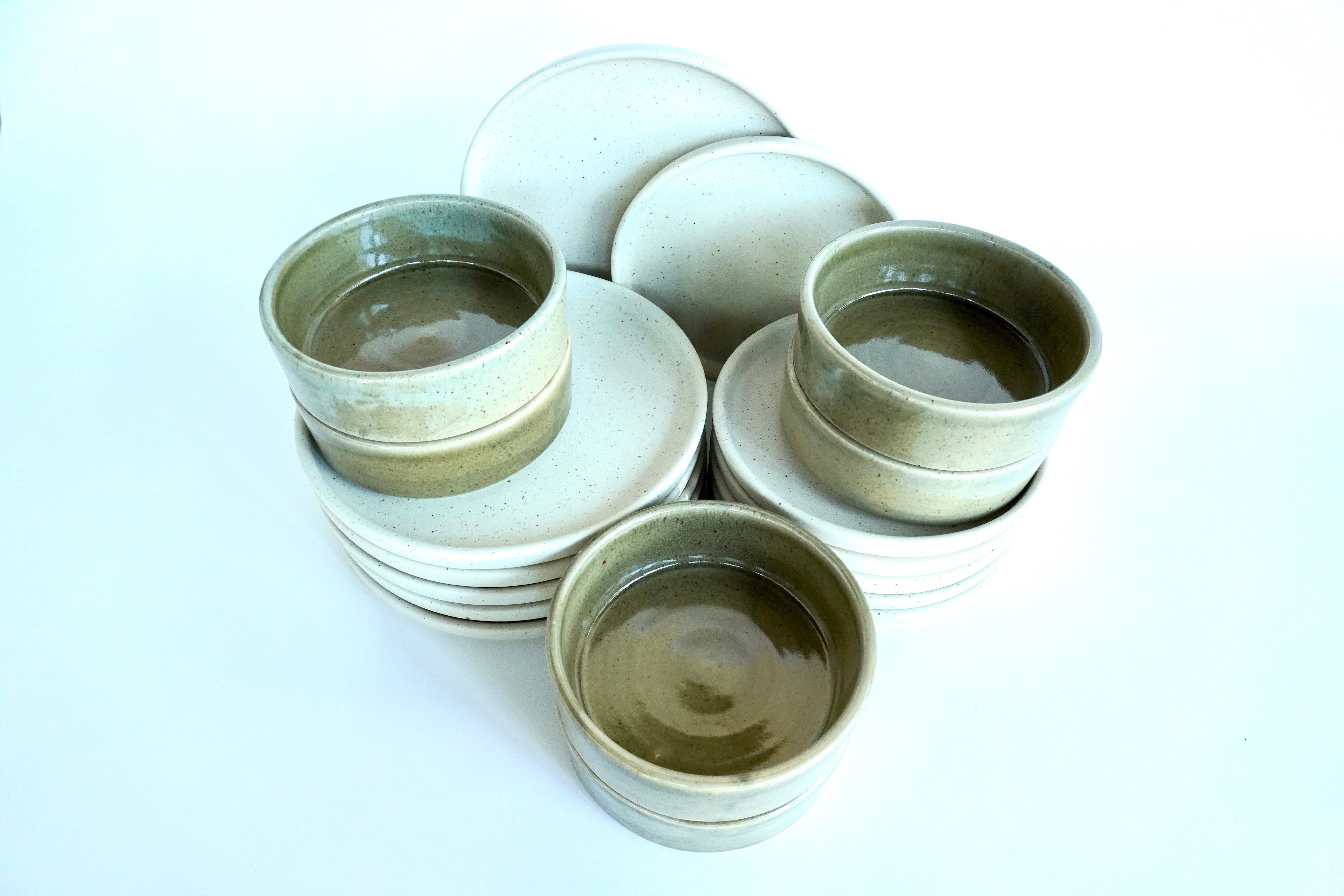 Arena blanca & Caoba liso | Set de vajilla básica línea rústica para 6 personas