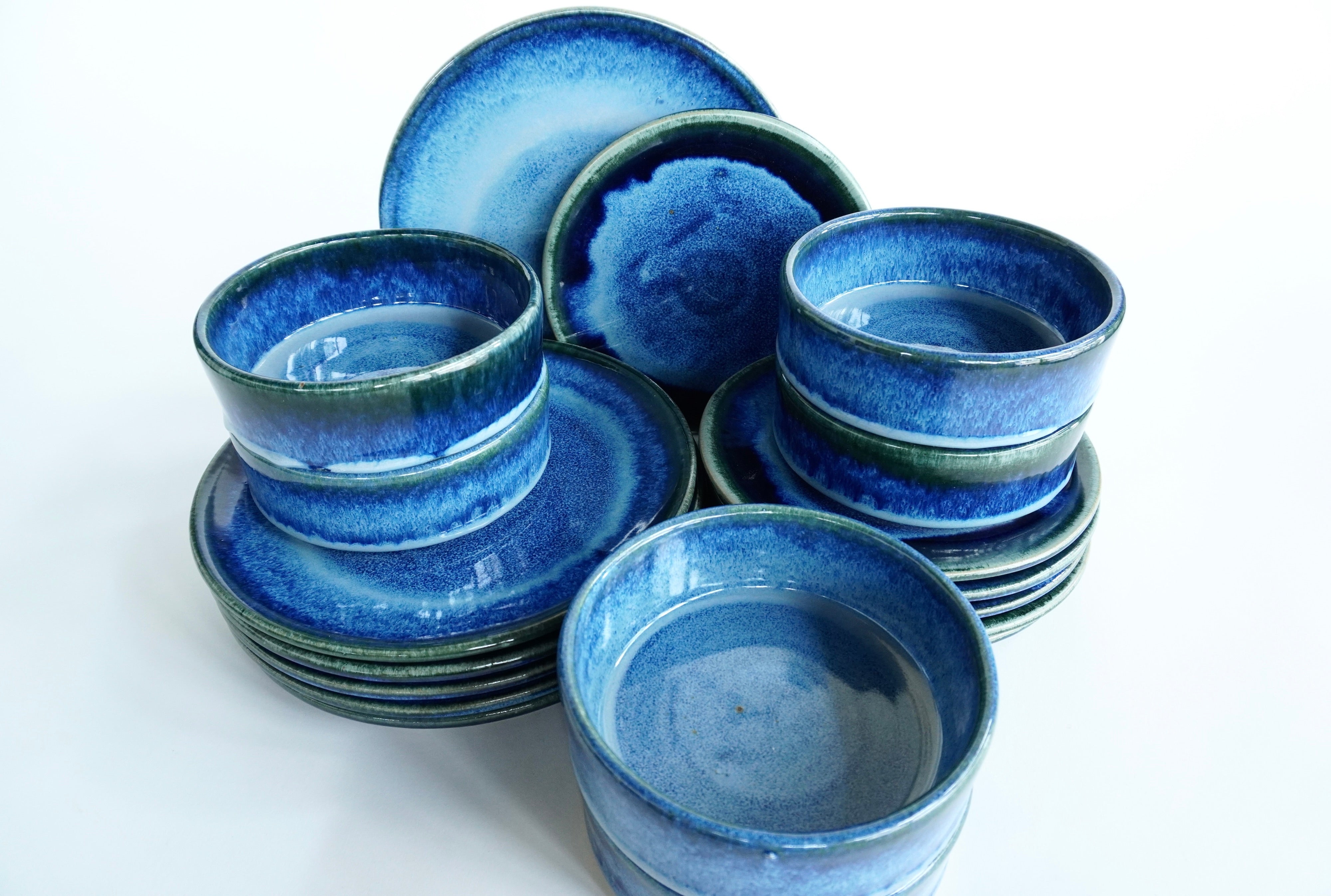 Indigo | Set de vajilla básica línea rústica para 6 personas (platos planos)