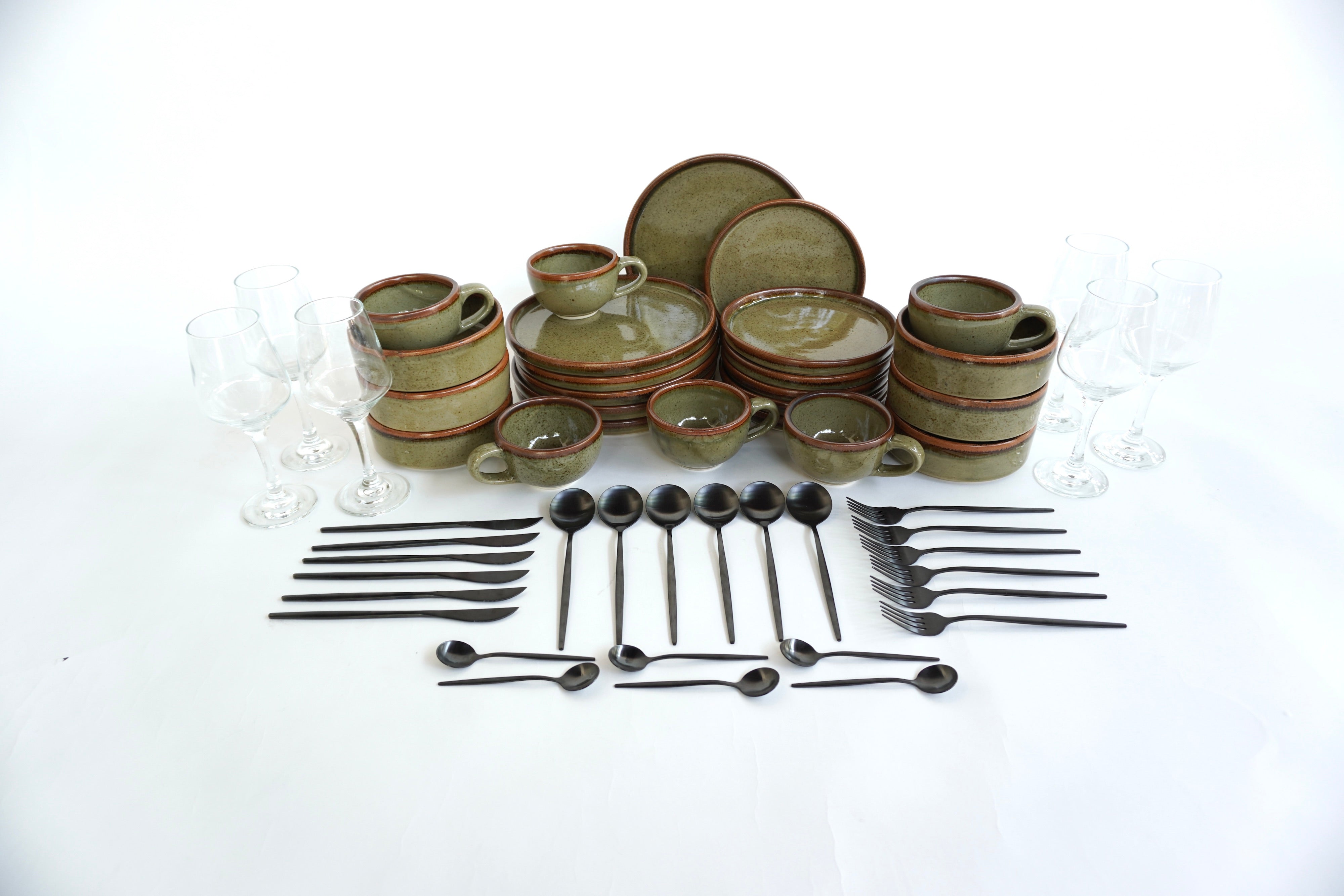 Full Set Vajilla Caoba Con Pared Ft. Cubiertos Skinny Black Matte Ft. Copas Clásicas 12 Oz Set para 6 Personas
