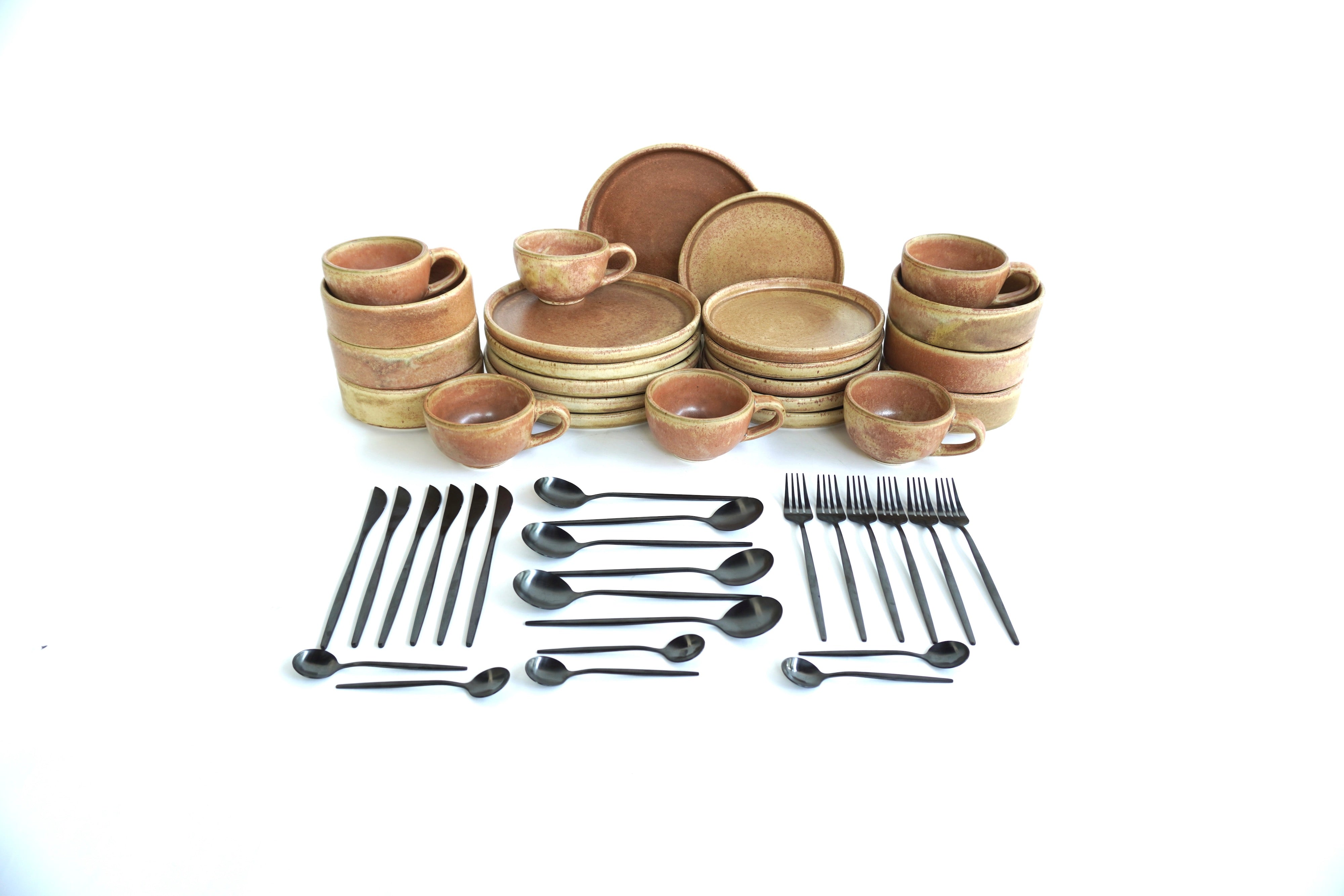 Full Set Vajilla Terracota Con Pared Ft. Cubiertos Skinny Black Matte Set para 6 Personas