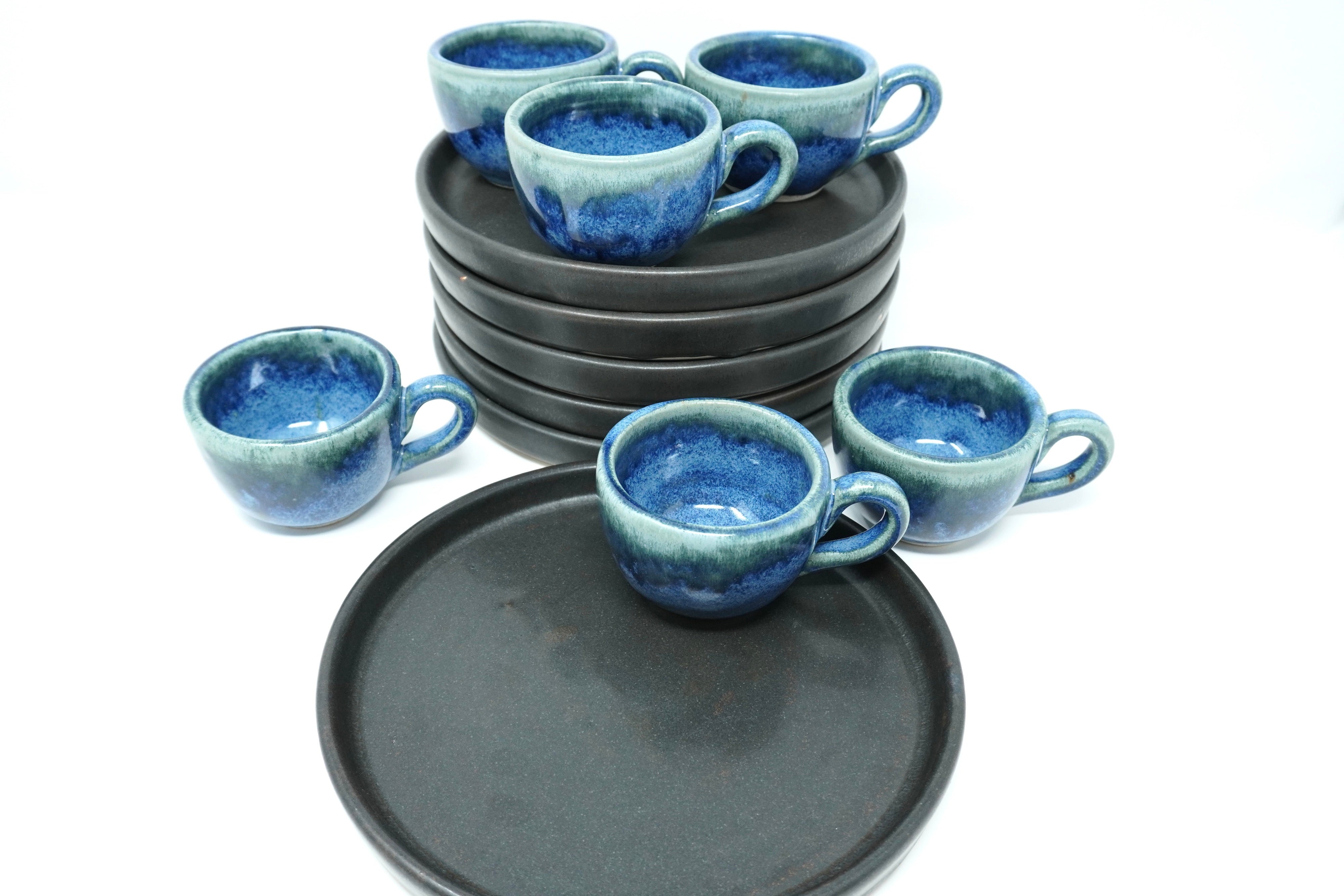Mini Set 6 Platos Postre Con Pared Piedra Negra & 6 Tazas Espresso de 4 OZ Indigo