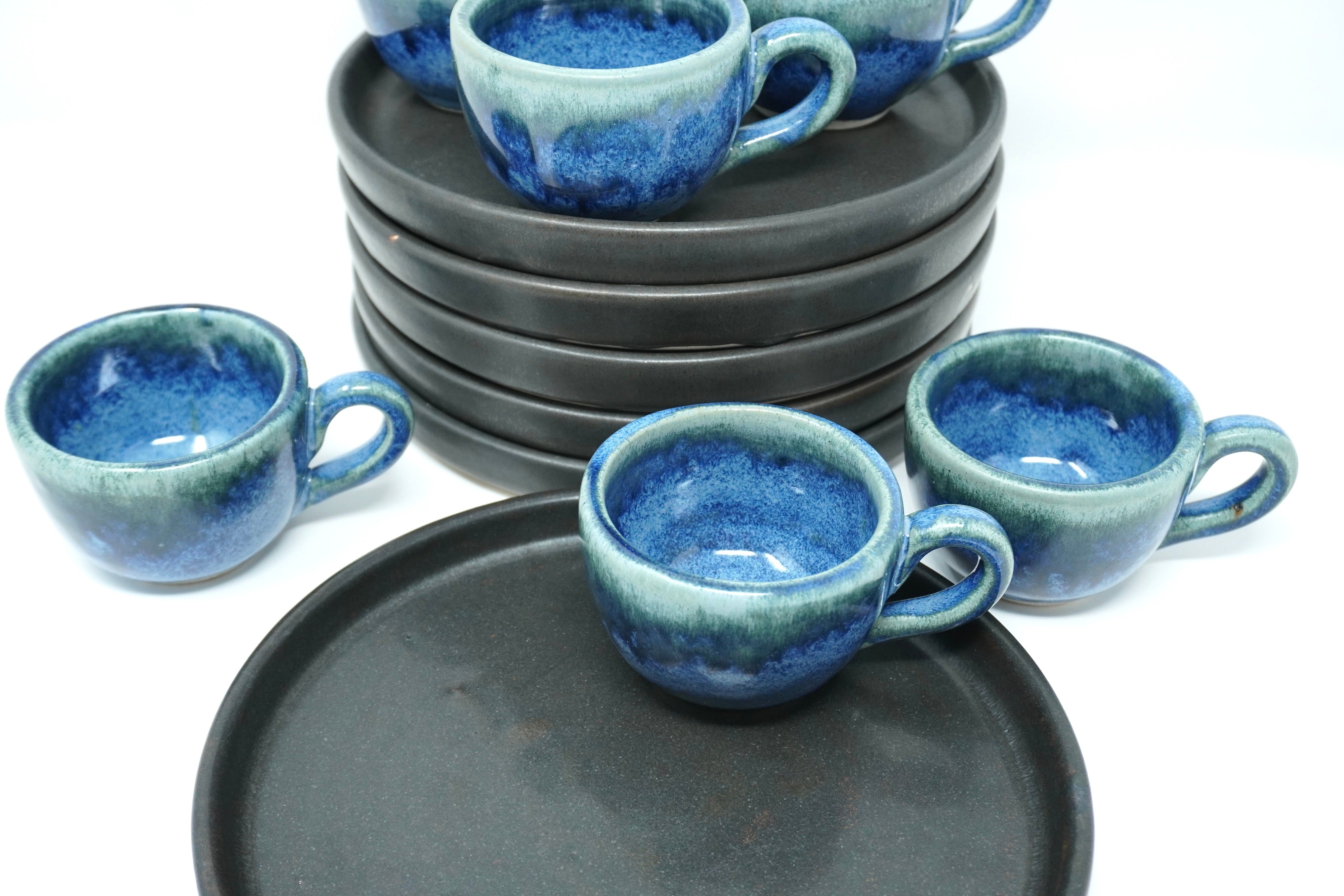 Mini Set 6 Platos Postre Con Pared Piedra Negra & 6 Tazas Espresso de 4 OZ Indigo