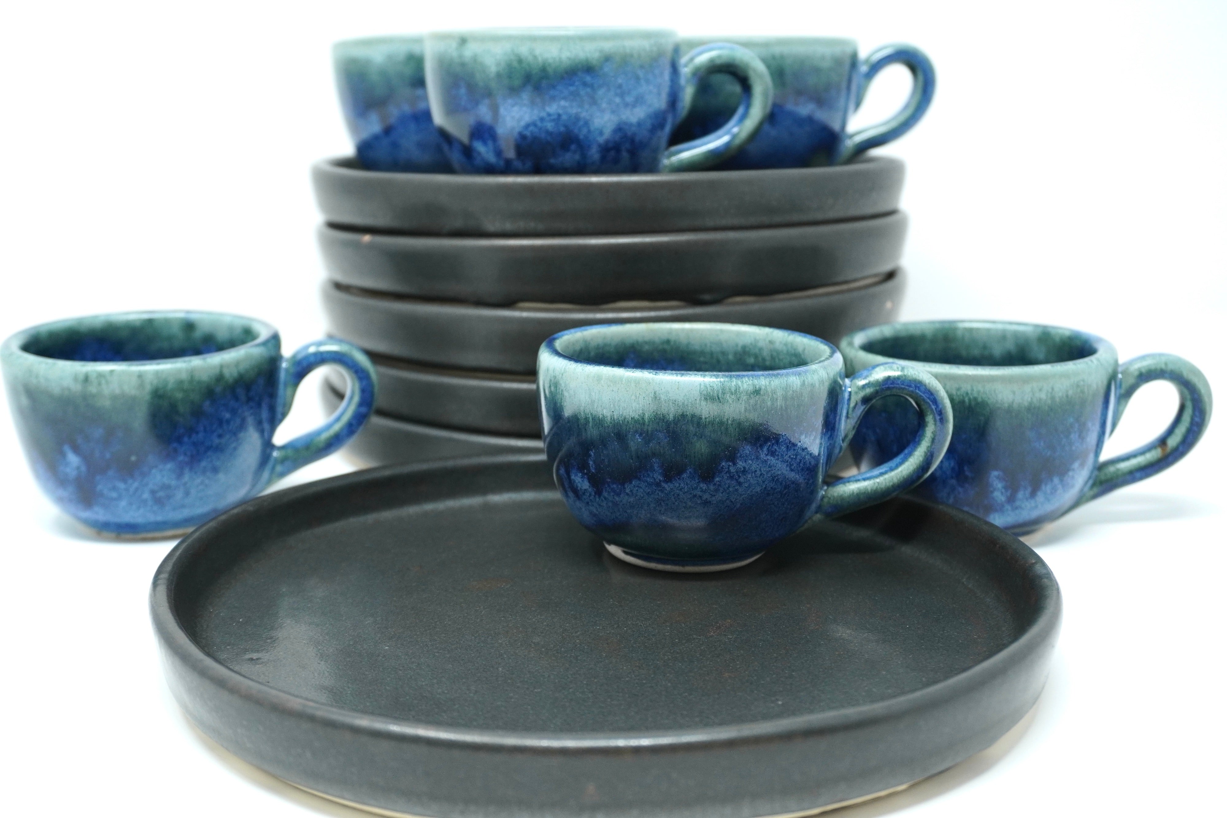 Mini Set 6 Platos Postre Con Pared Piedra Negra & 6 Tazas Espresso de 4 OZ Indigo