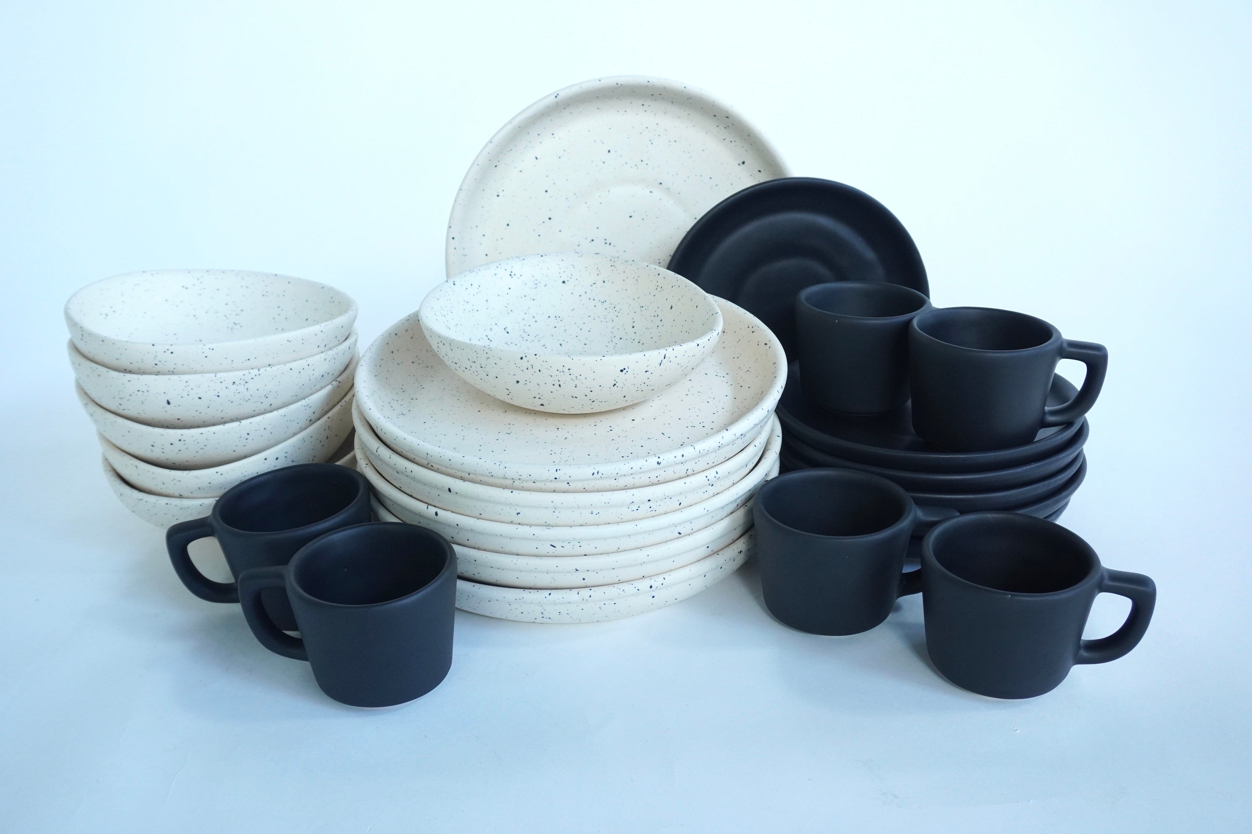 Mixto Tulum & Black out mate (con bowls irregulares) | Set de vajilla línea clásica para 6 personas
