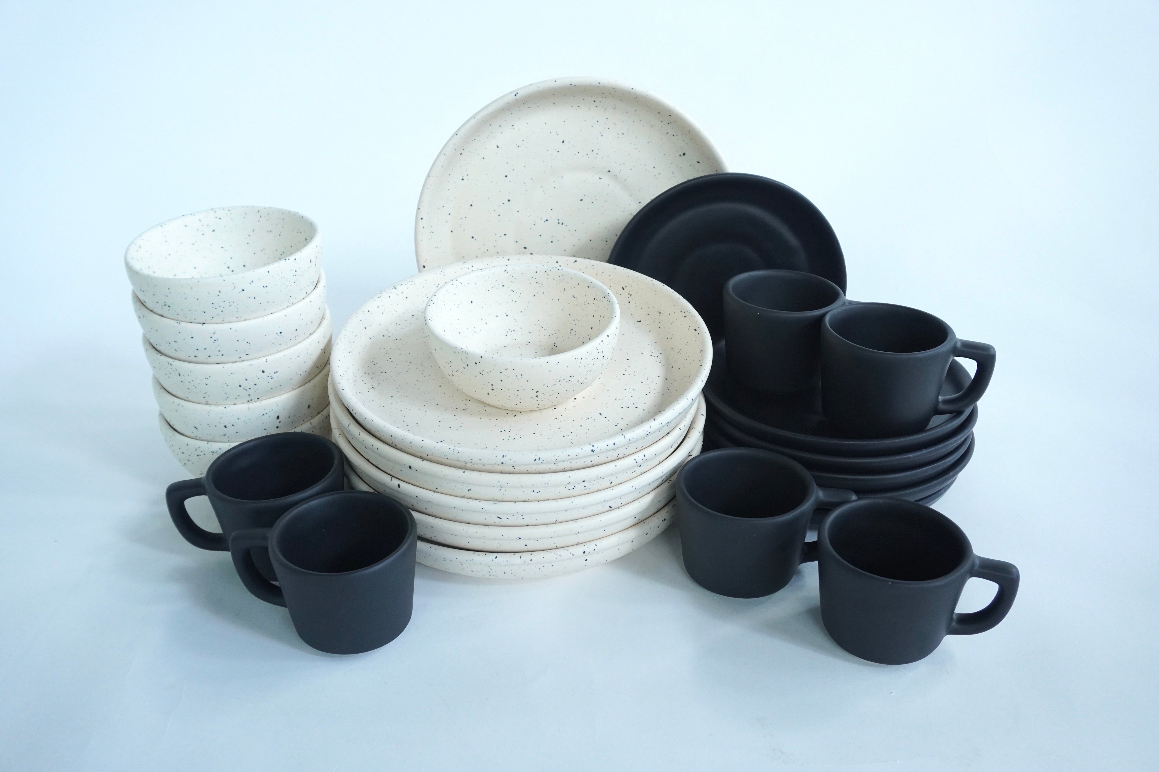 Mixto Tulum & Black out mate | Set de vajilla línea clásica para 6 personas