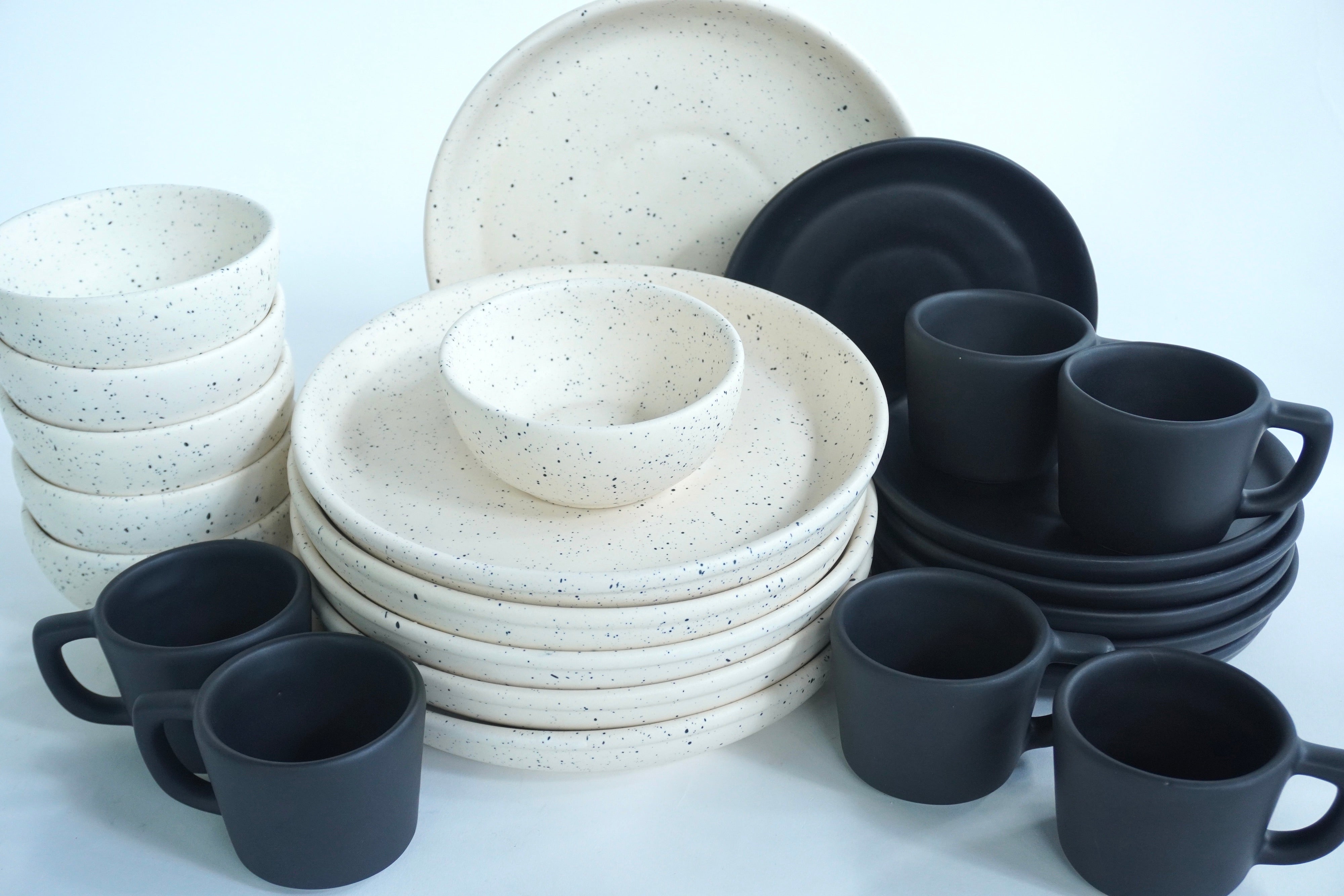 Mixto Tulum & Black out mate | Set de vajilla línea clásica para 6 personas