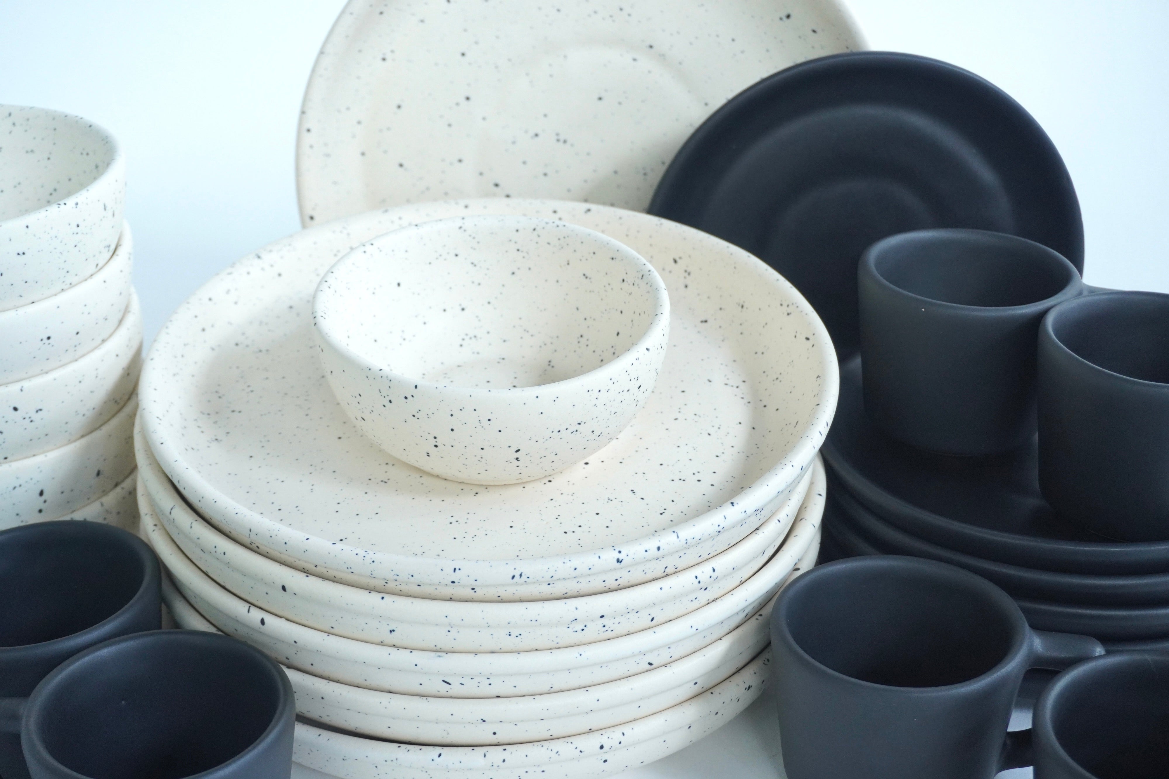 Mixto Tulum & Black out mate | Set de vajilla línea clásica para 6 personas