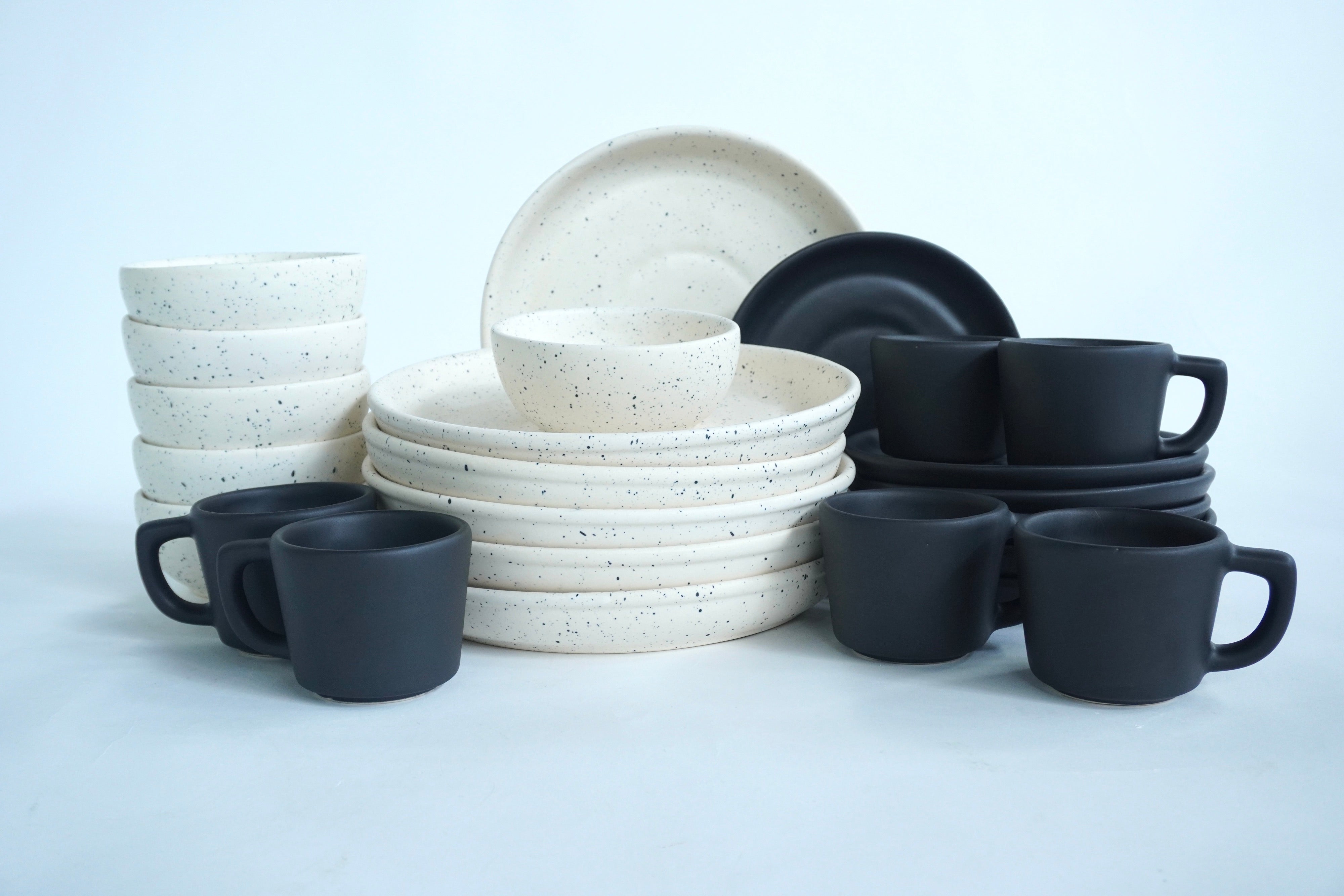 Mixto Tulum & Black out mate | Set de vajilla línea clásica para 6 personas