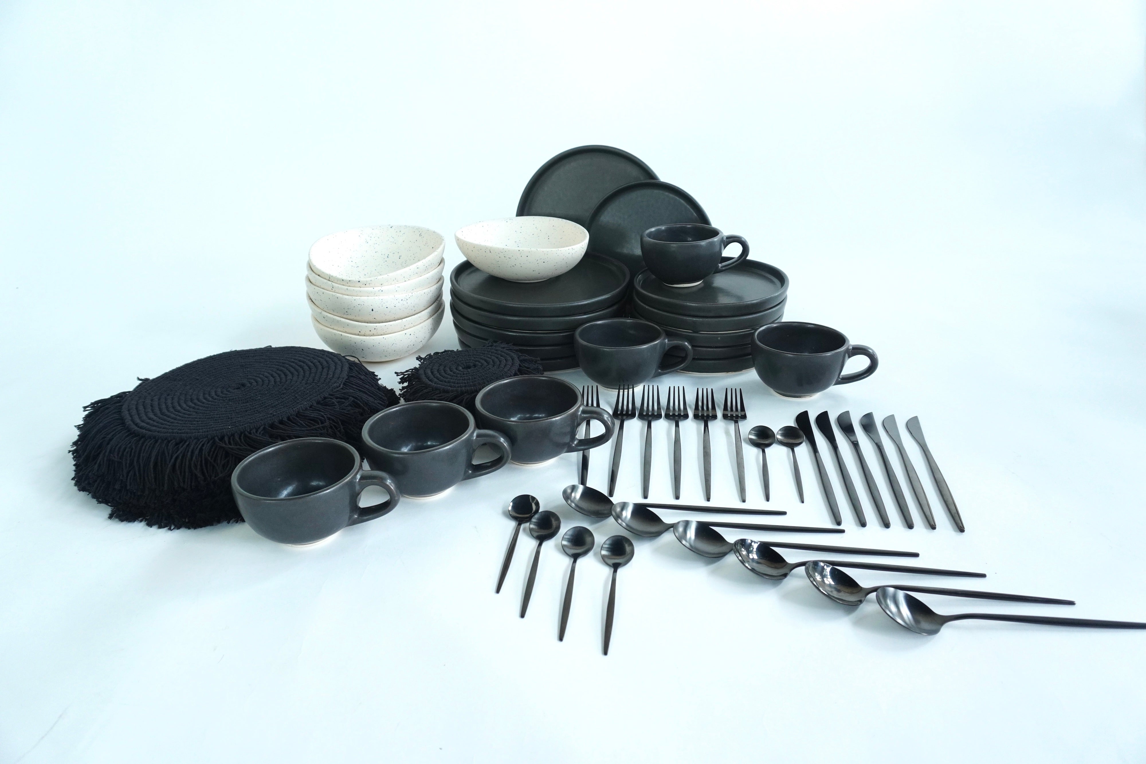 IMPERIAL Full Set de Vajilla Mixta Piedra Negra & Tulum Ft. Cubiertos Skinny Black Ft. Manteles & Portavasos Black Set para 6 Personas