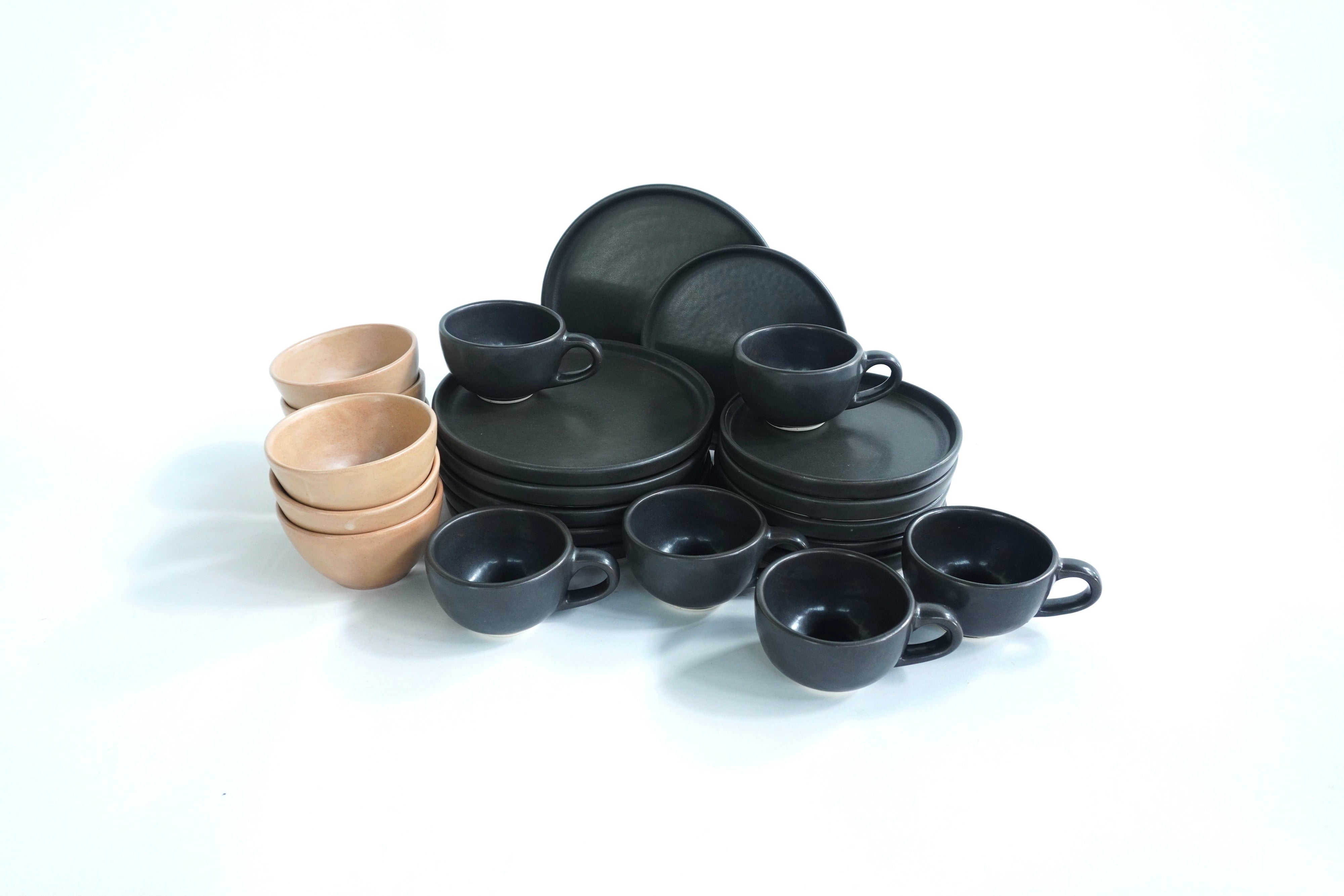 Set de Vajilla Mixto Piedra Negra & Barro Mate Con Pared para 6 Personas