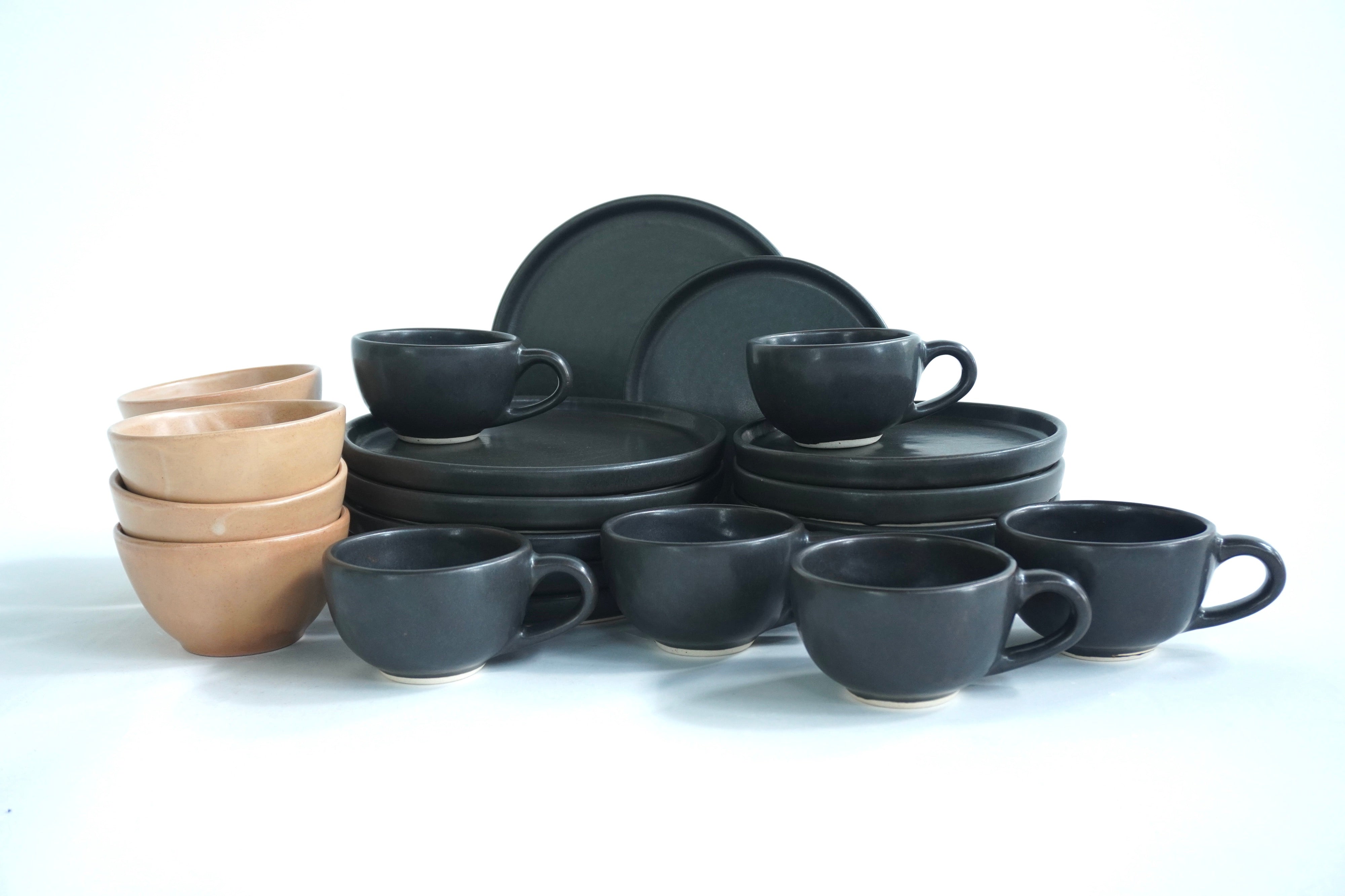 Set de Vajilla Mixto Piedra Negra & Barro Mate Con Pared para 6 Personas