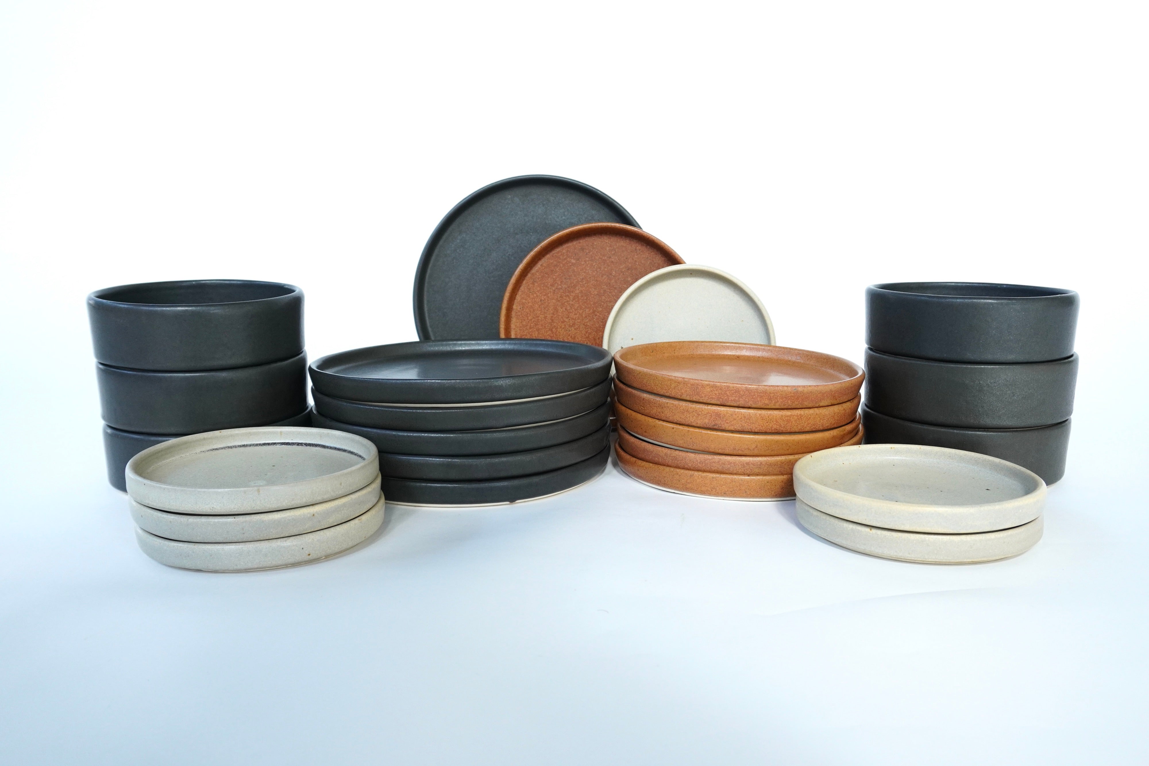 Mixta Piedra negra, Ladrillo & Gris mate A | Set de vajilla línea rústica para 6 personas