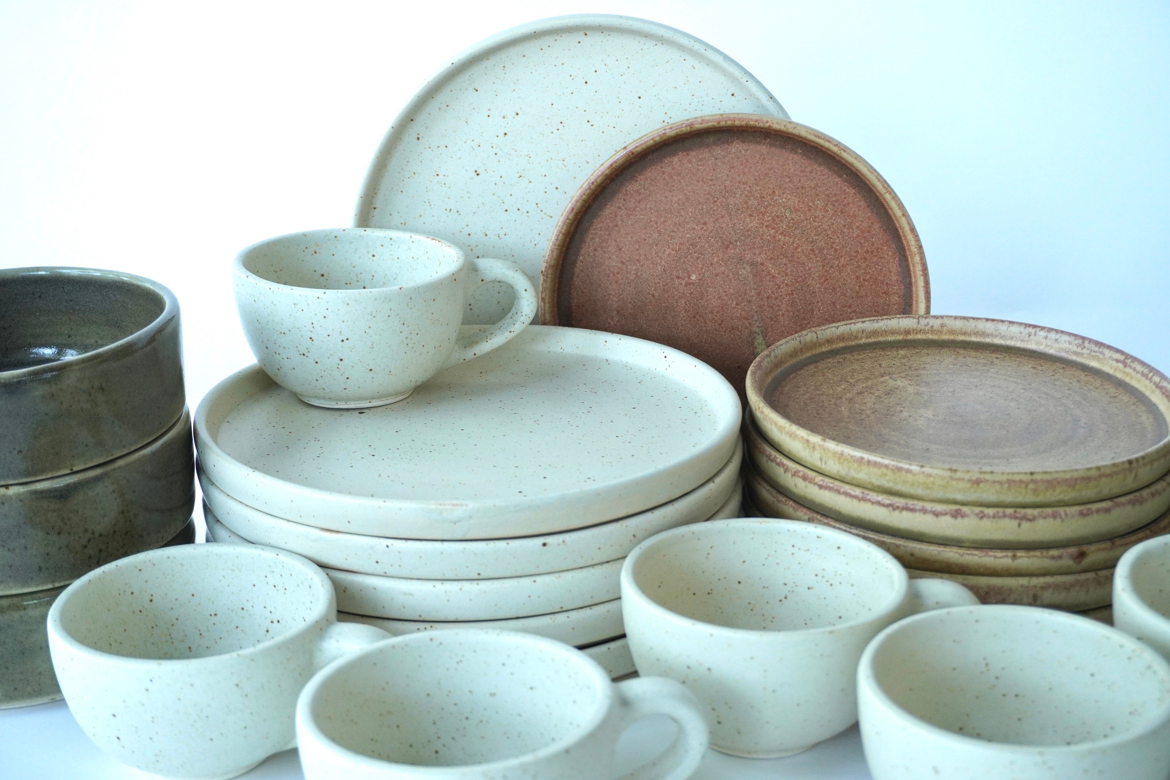 Mixta Arena blanca, Terracota & Caoba | Set de vajilla línea rústica para 6 personas