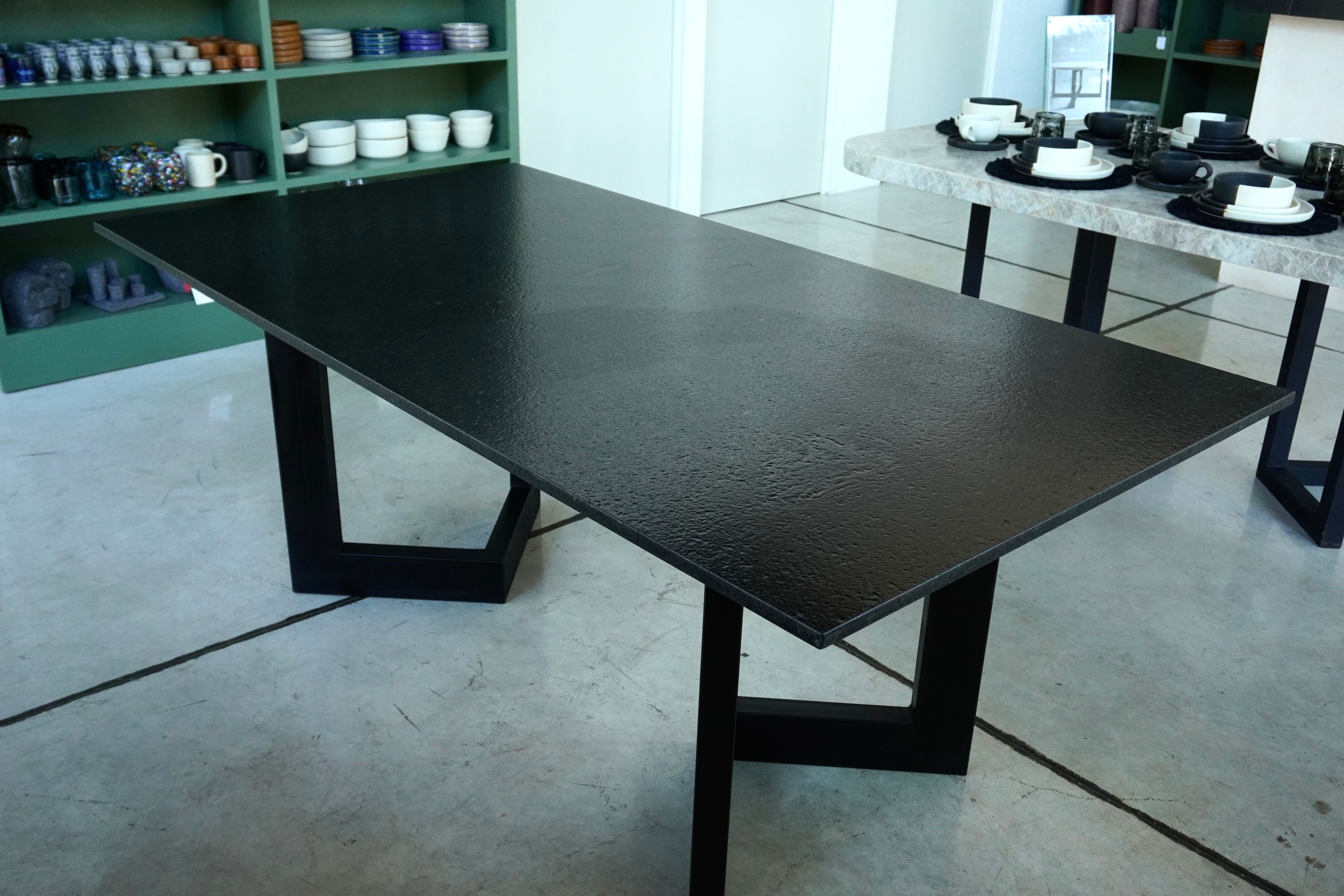 Comedor Rectangular 1.80 M x 1.10 M | Granito Negro San Gabriel Leather (Sólo Disponible en Mérida, Yucatán📍)