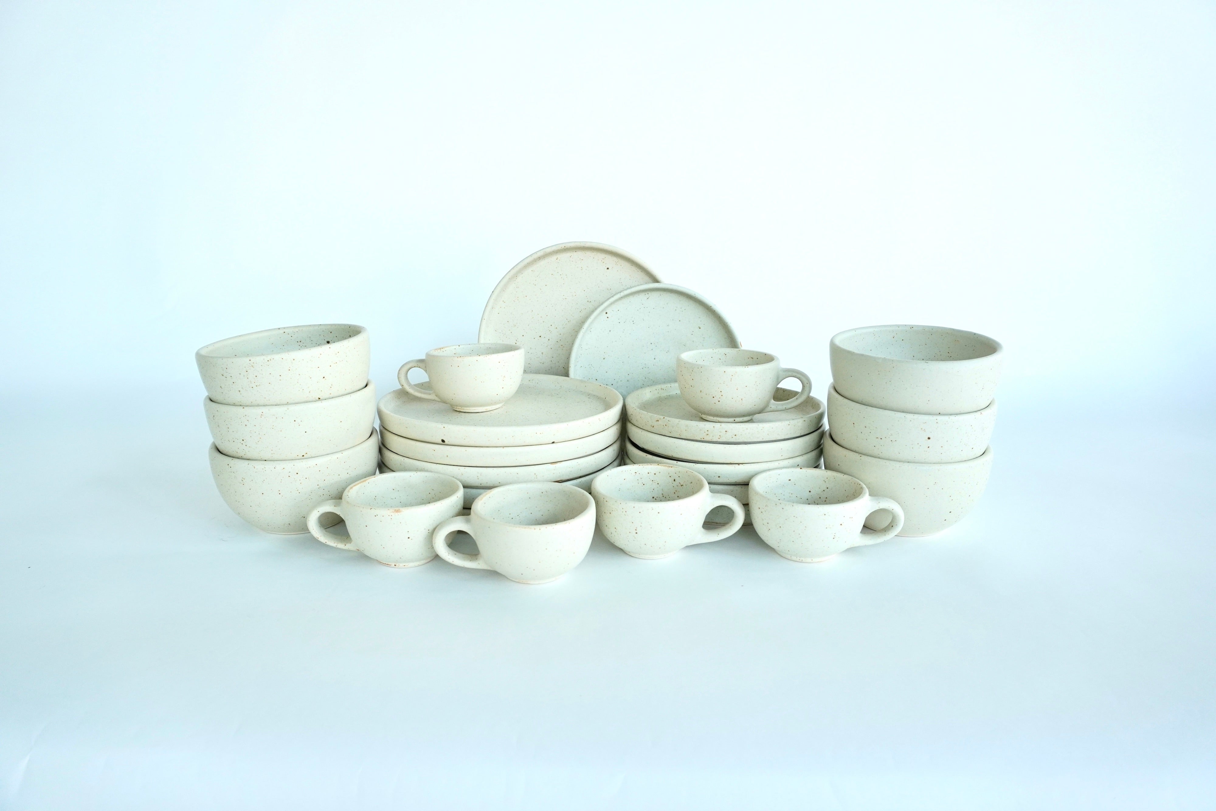 Arena blanca | Set de vajilla línea rústica para 6 personas (con consomeros & tazas de 8 oz)