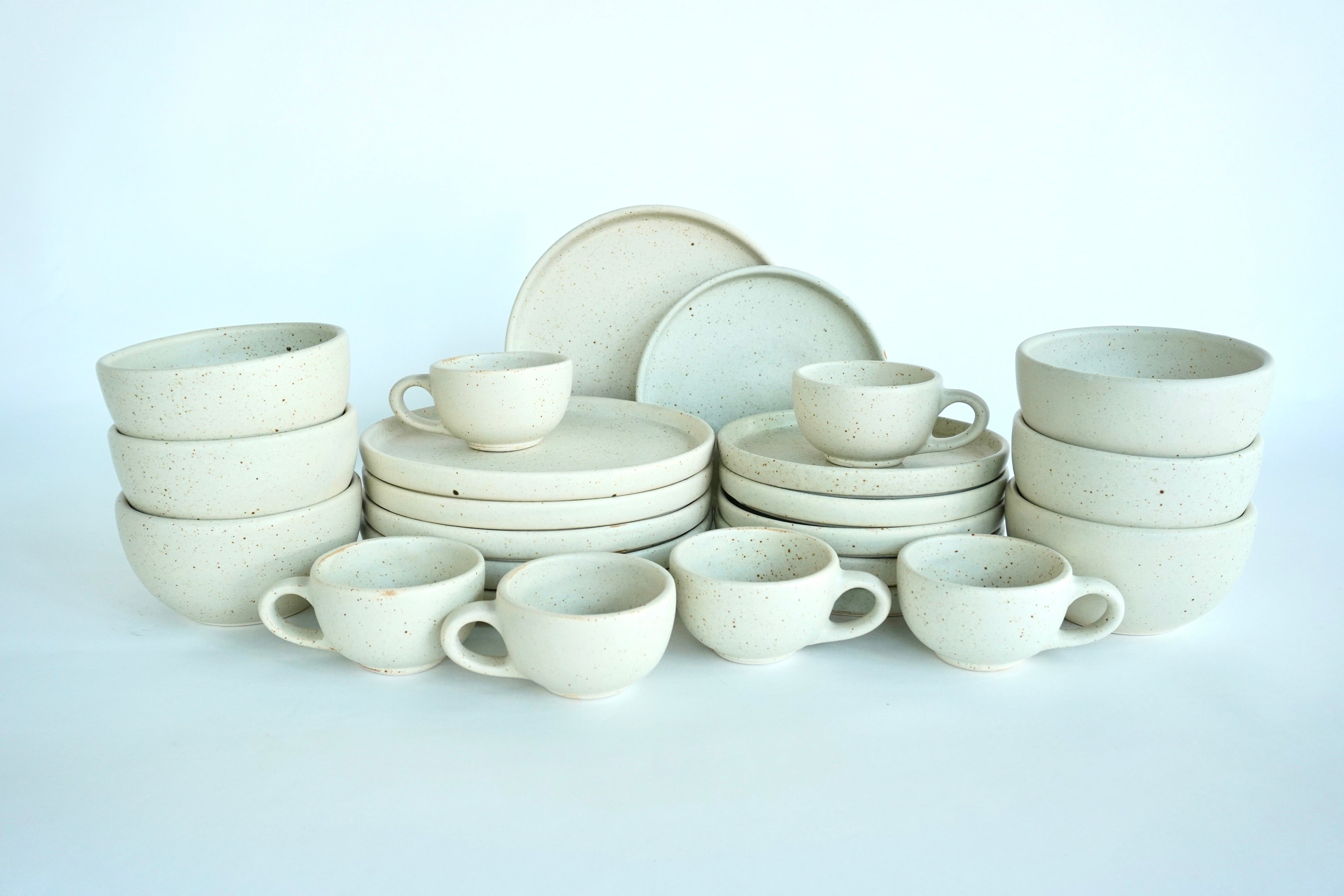 Arena blanca | Set de vajilla línea rústica para 6 personas (con consomeros & tazas de 8 oz)