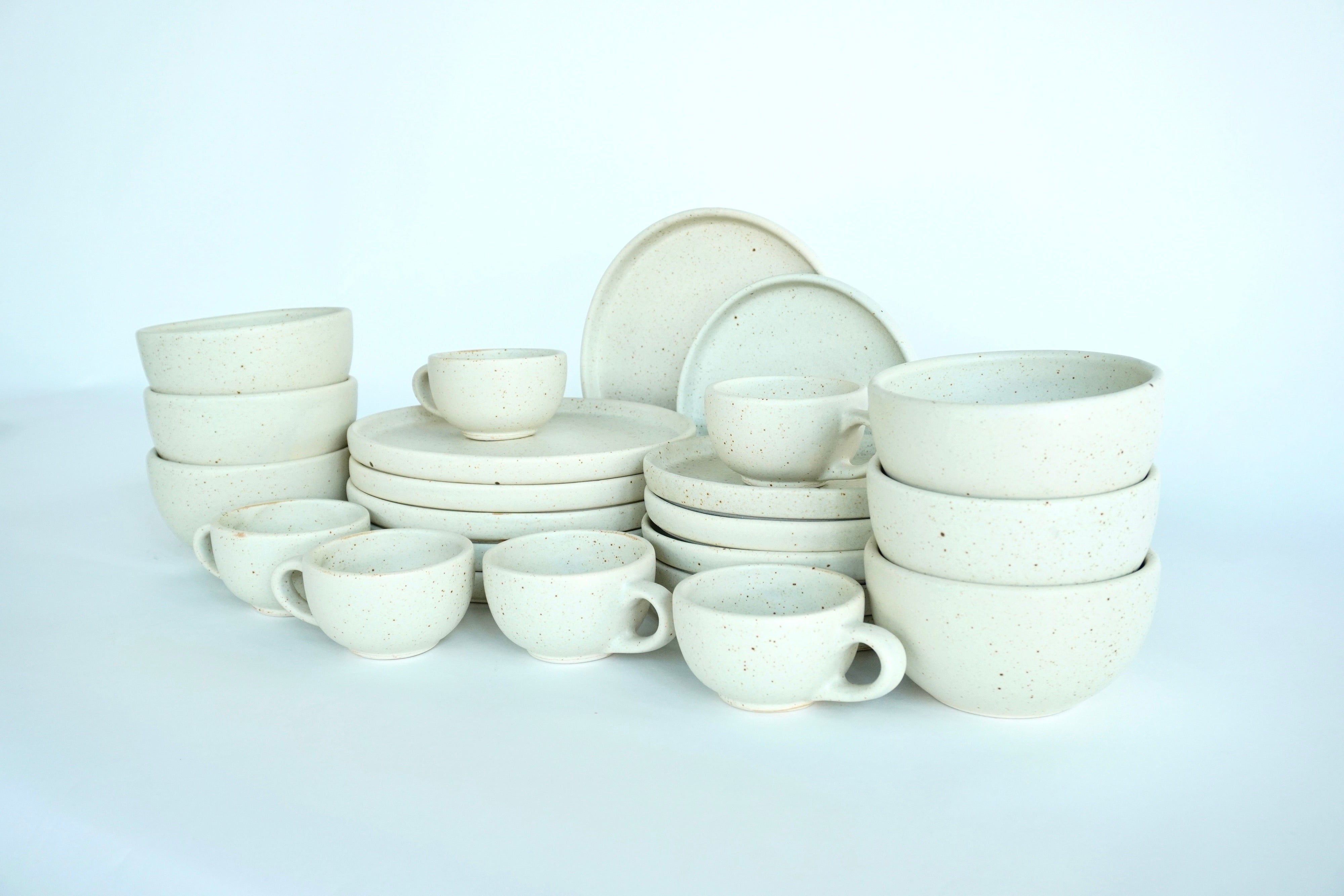 Arena blanca | Set de vajilla línea rústica para 6 personas (con consomeros & tazas de 8 oz)
