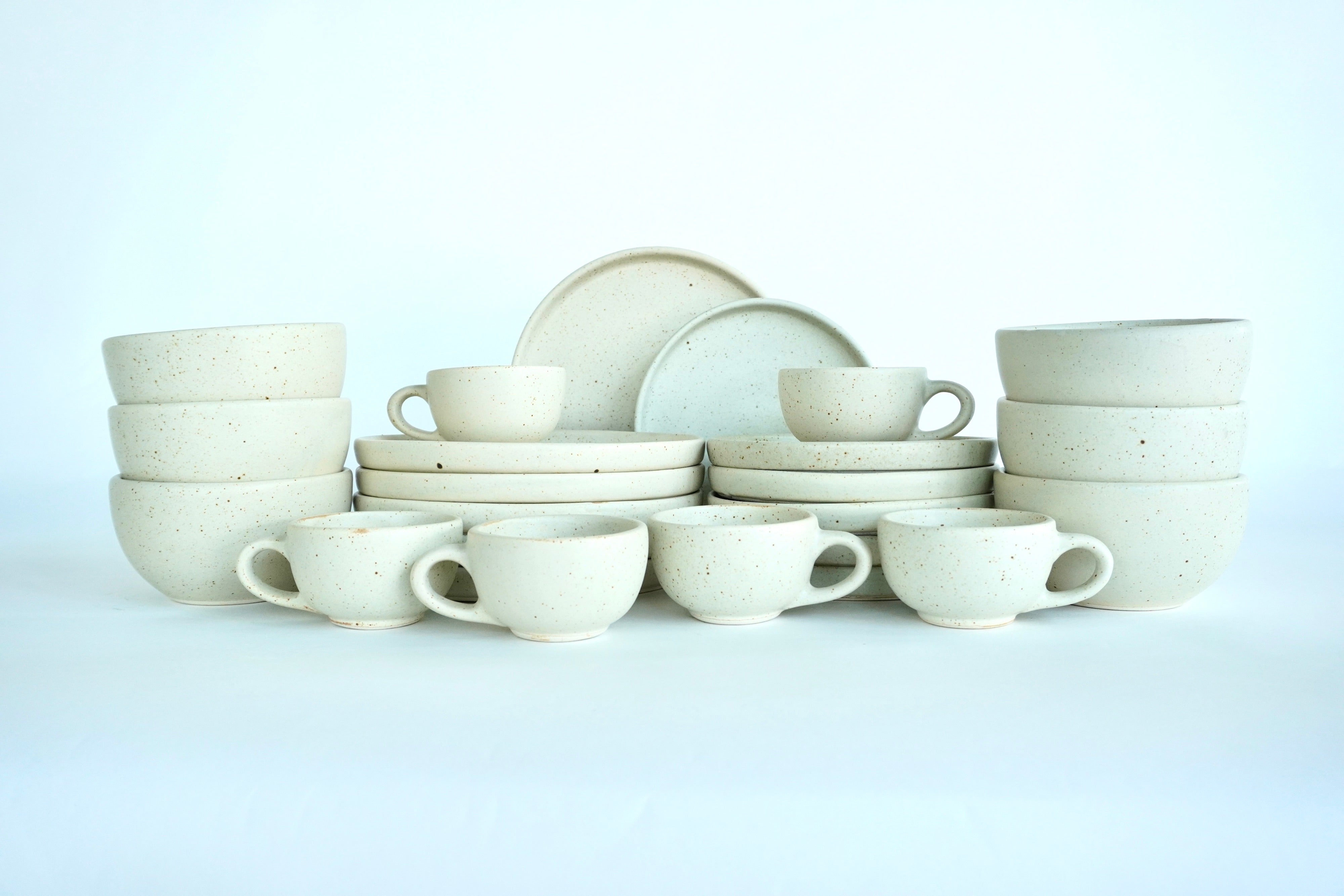Arena blanca | Set de vajilla línea rústica para 6 personas (con consomeros & tazas de 8 oz)