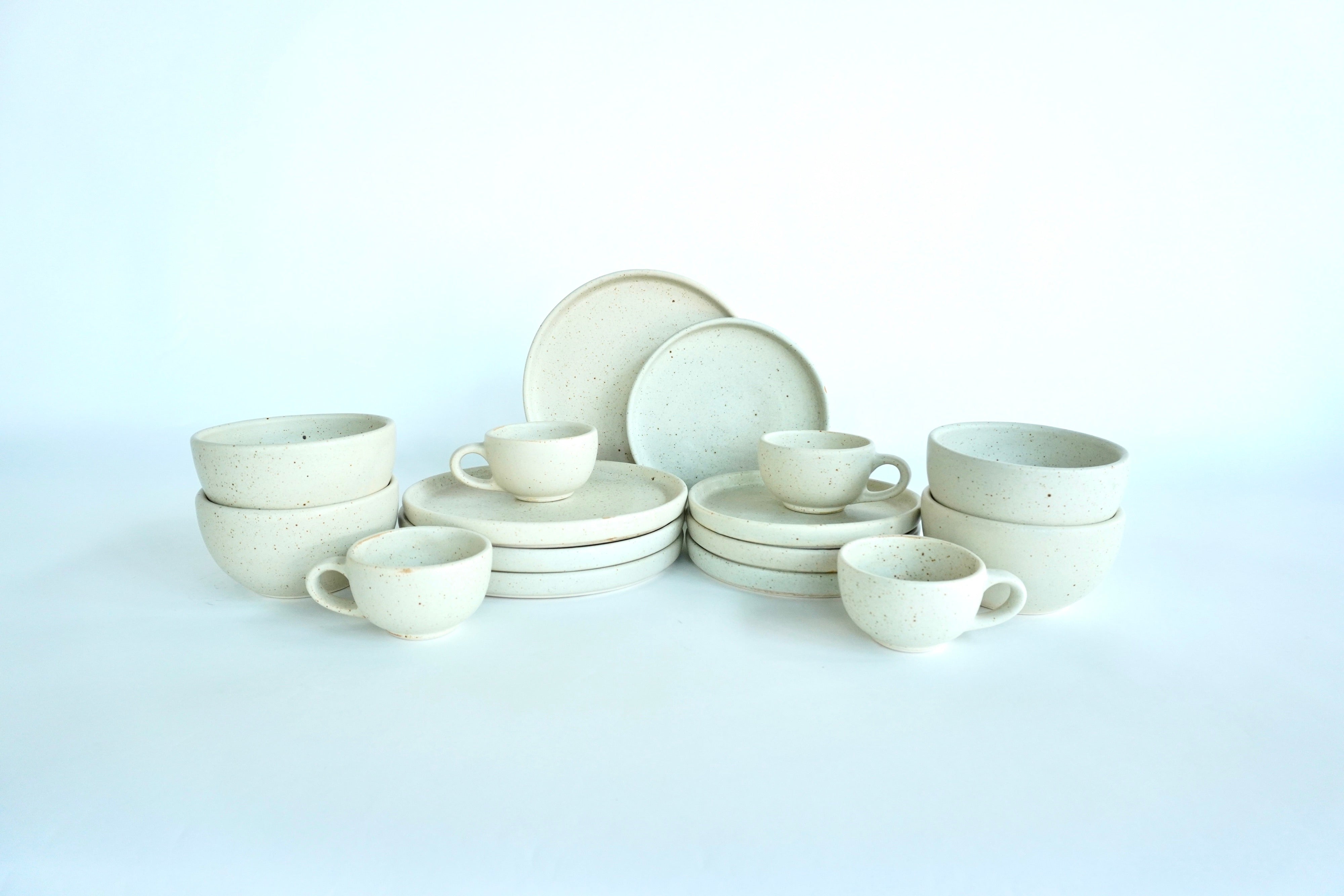 Arena blanca | Set de vajilla línea rústica para 4 personas (con consomeros & tazas de 8 oz)