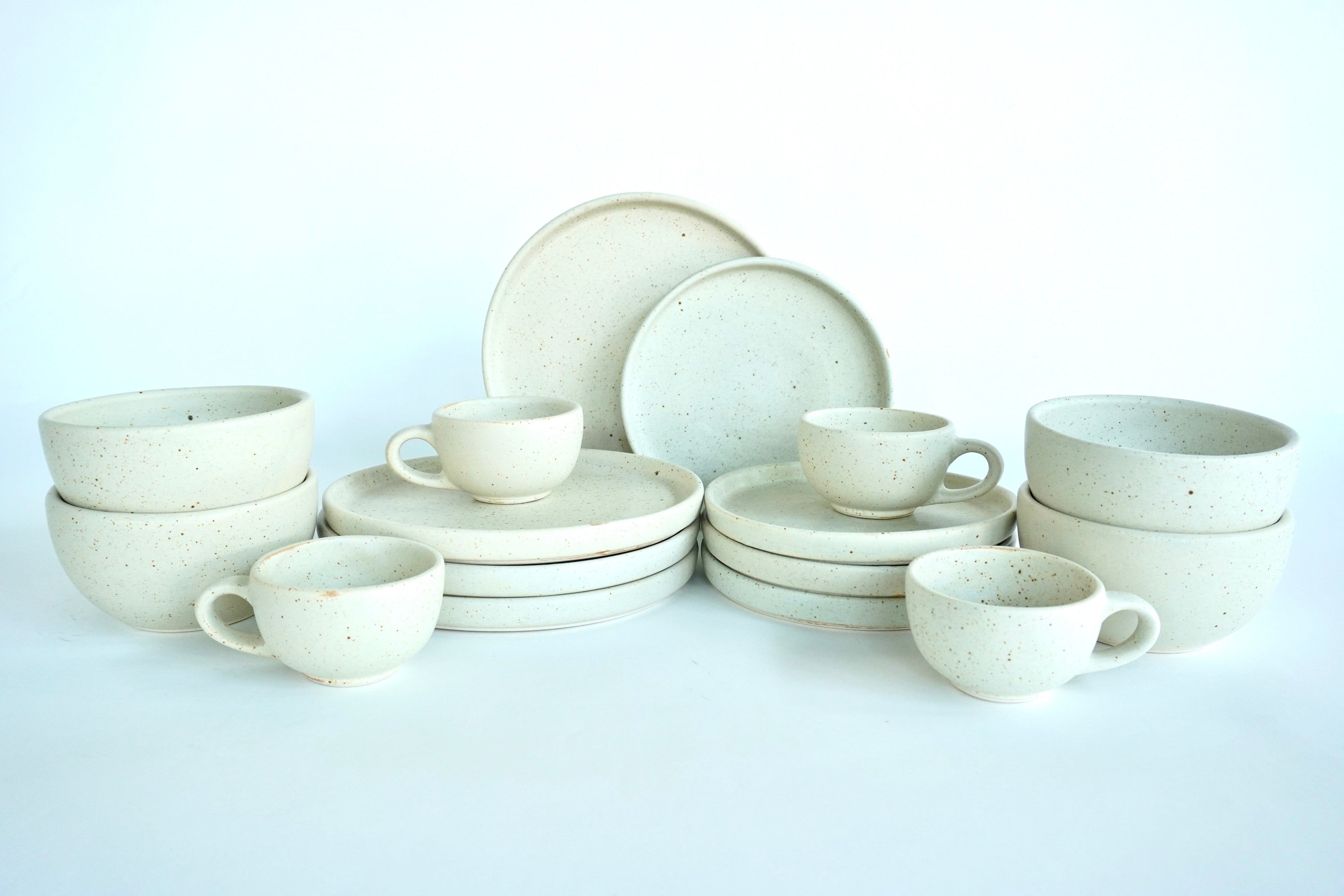 Arena blanca | Set de vajilla línea rústica para 4 personas (con consomeros & tazas de 8 oz)