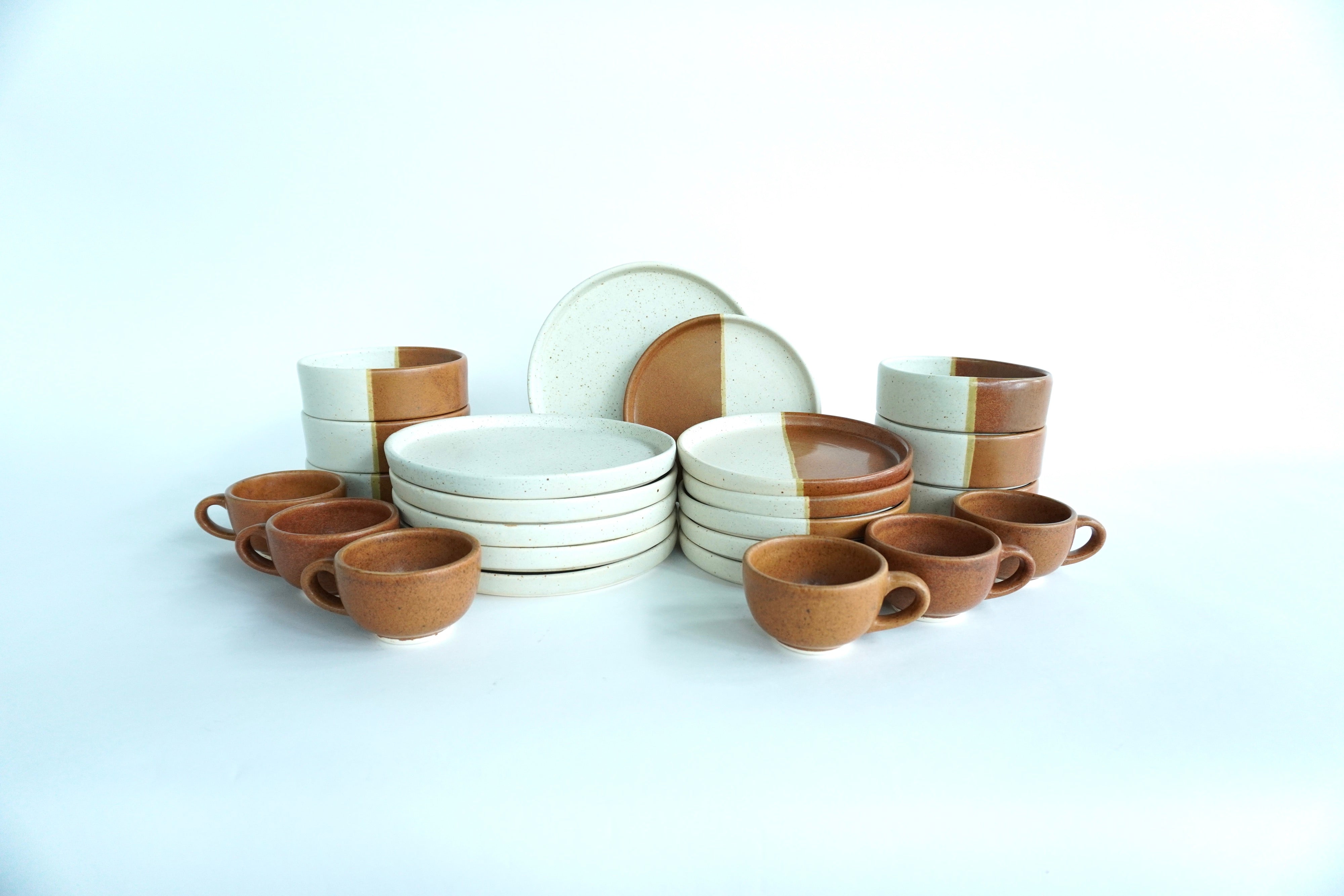 Mixta Arena blanca & Ladrillo | Set de vajilla línea rústica para 6 personas (con tazas de 8 oz)