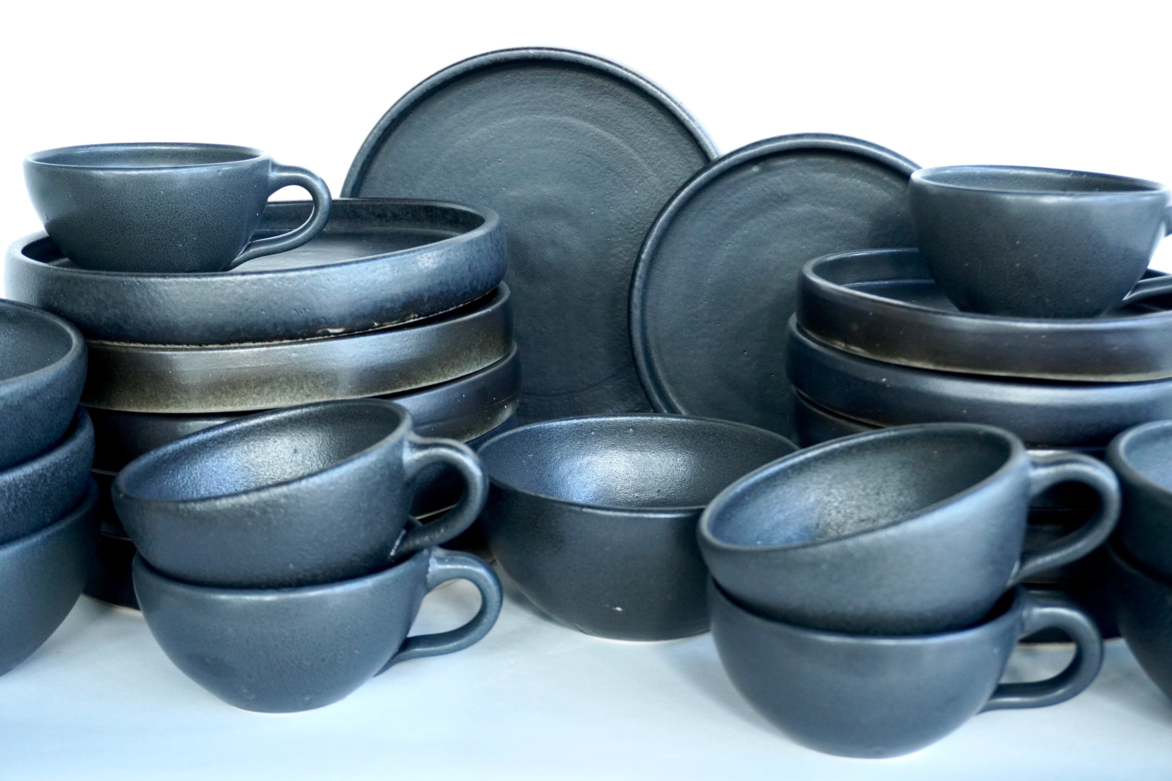 Negro mate | Set de vajilla línea ancestral para 6 personas