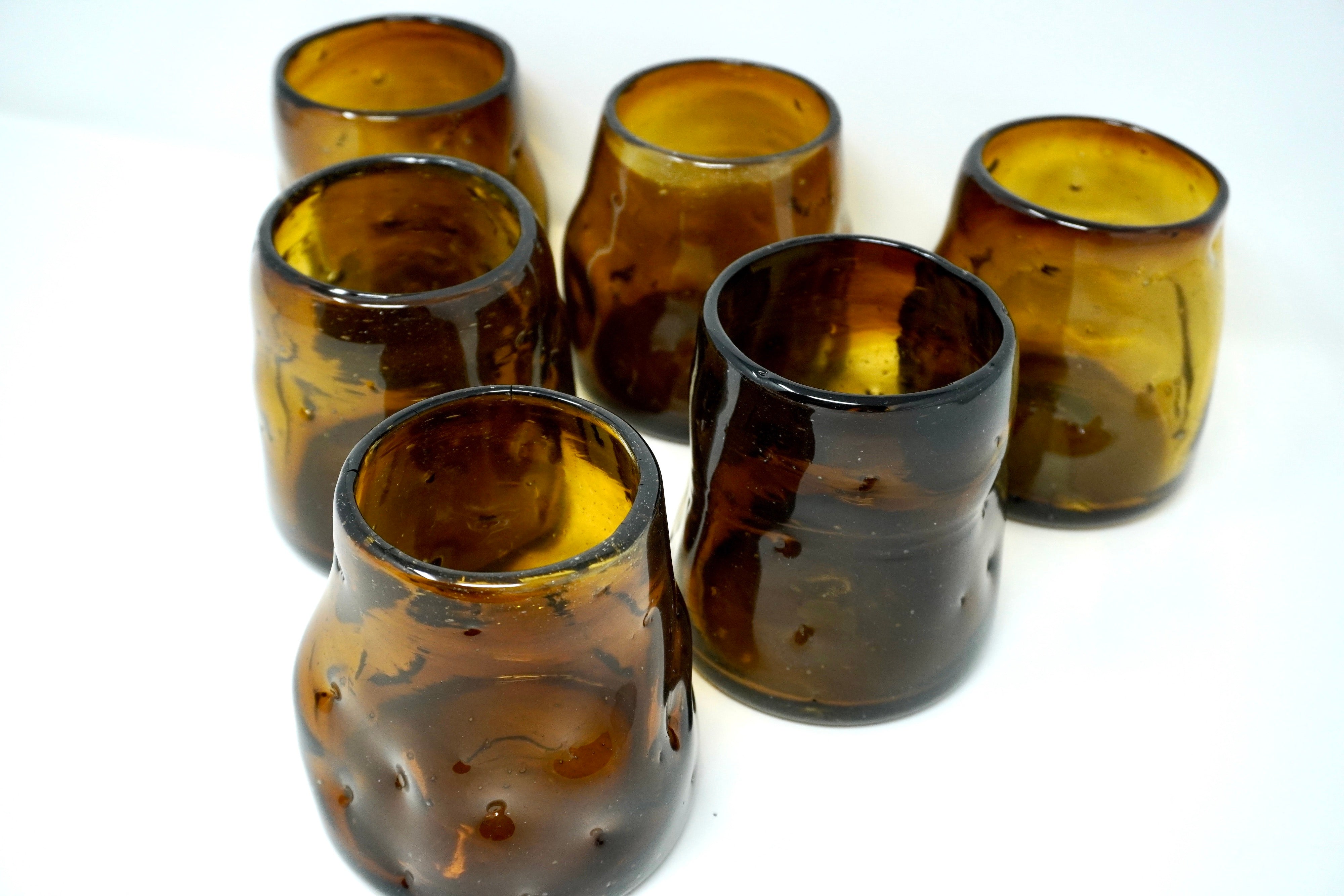 Ambar amartillado | Set de 6 vasos de vidrio soplado