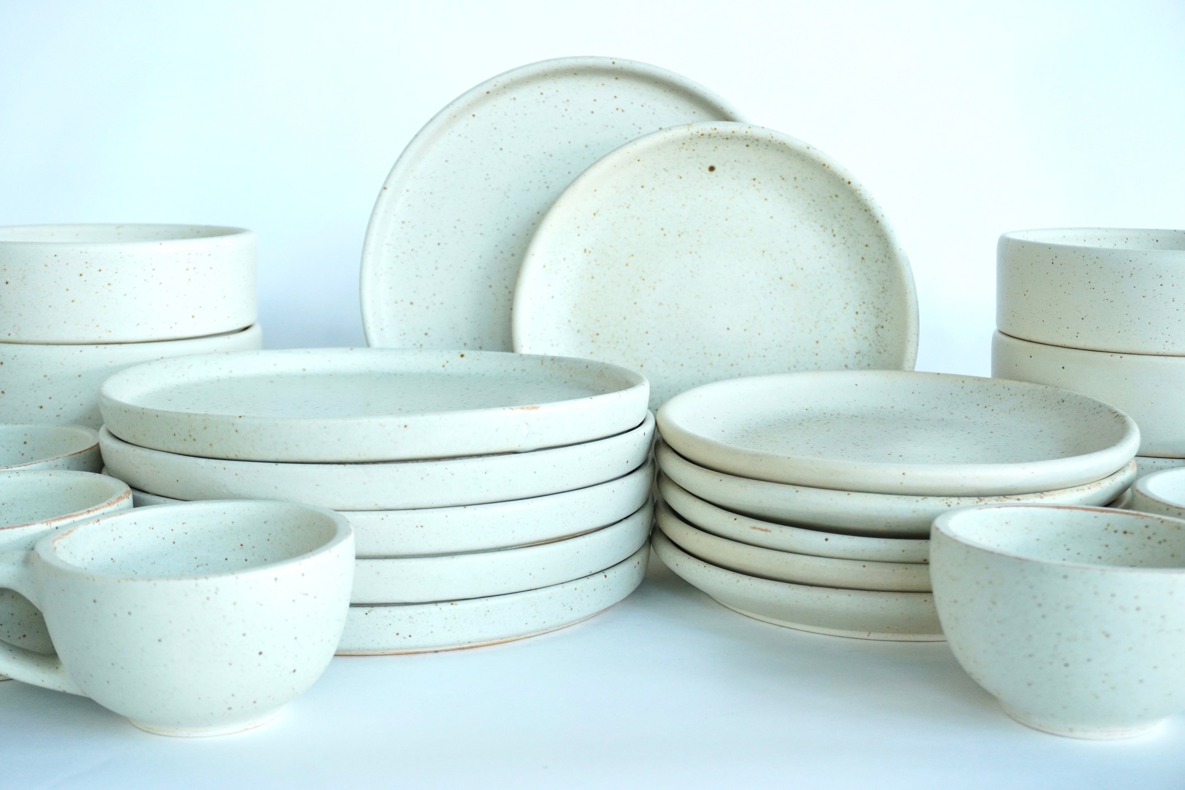 Arena blanca | Set de vajilla línea rústica para 6 personas (con platos postre planos)