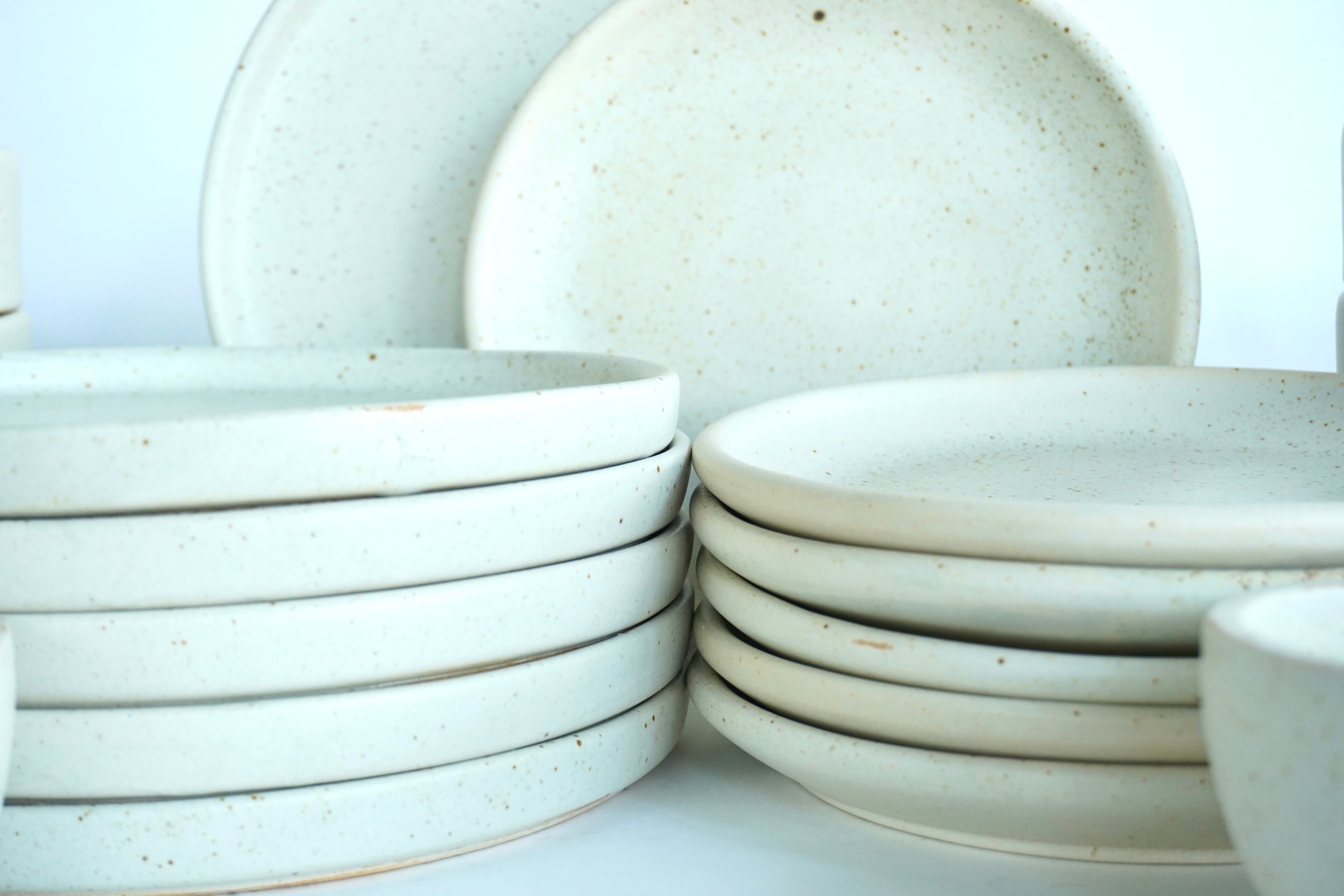 Arena blanca | Set de vajilla línea rústica para 6 personas (con platos postre planos)