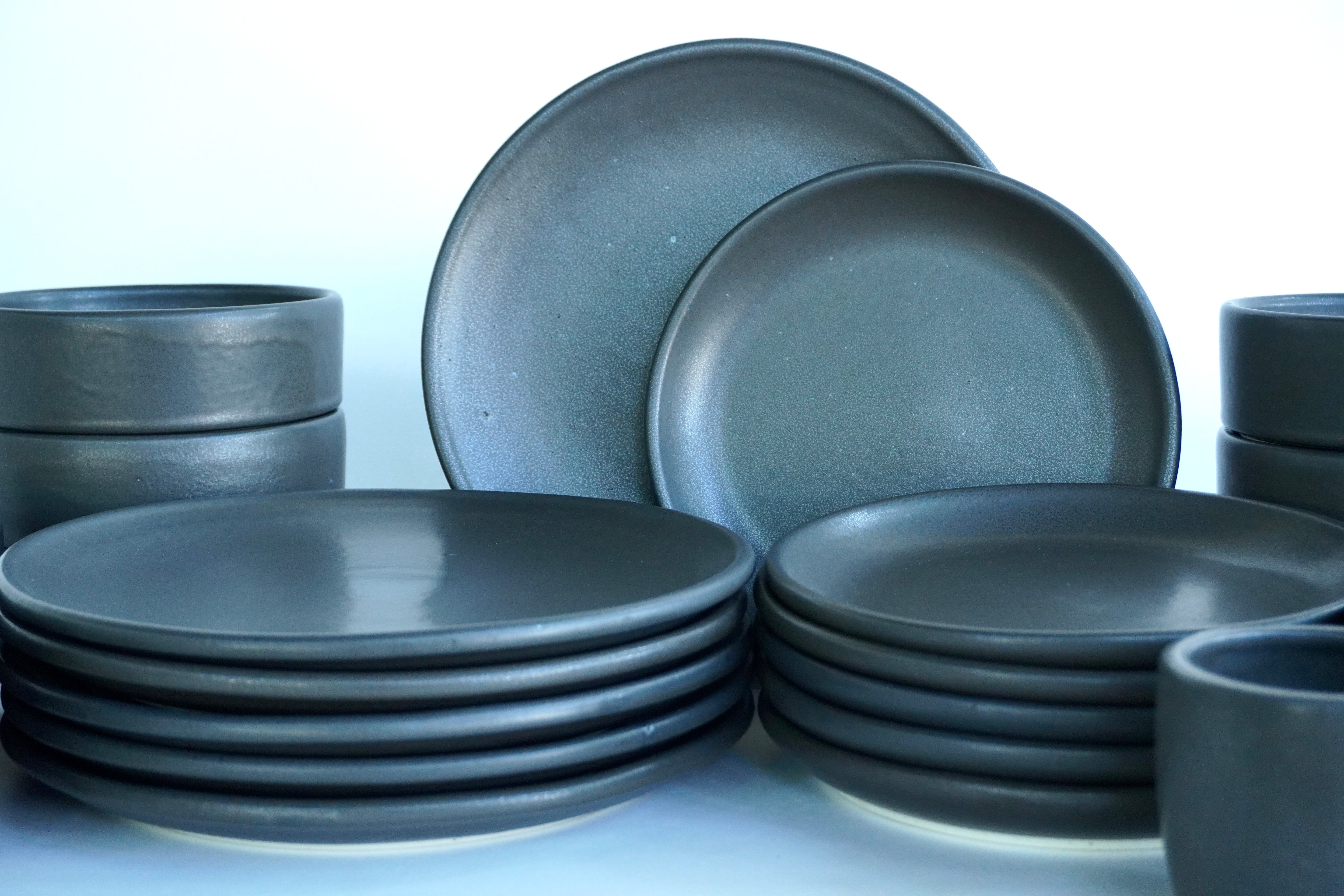 Piedra negra | Set de vajilla línea rústica para 6 personas (con platos planos & bowls con pared)