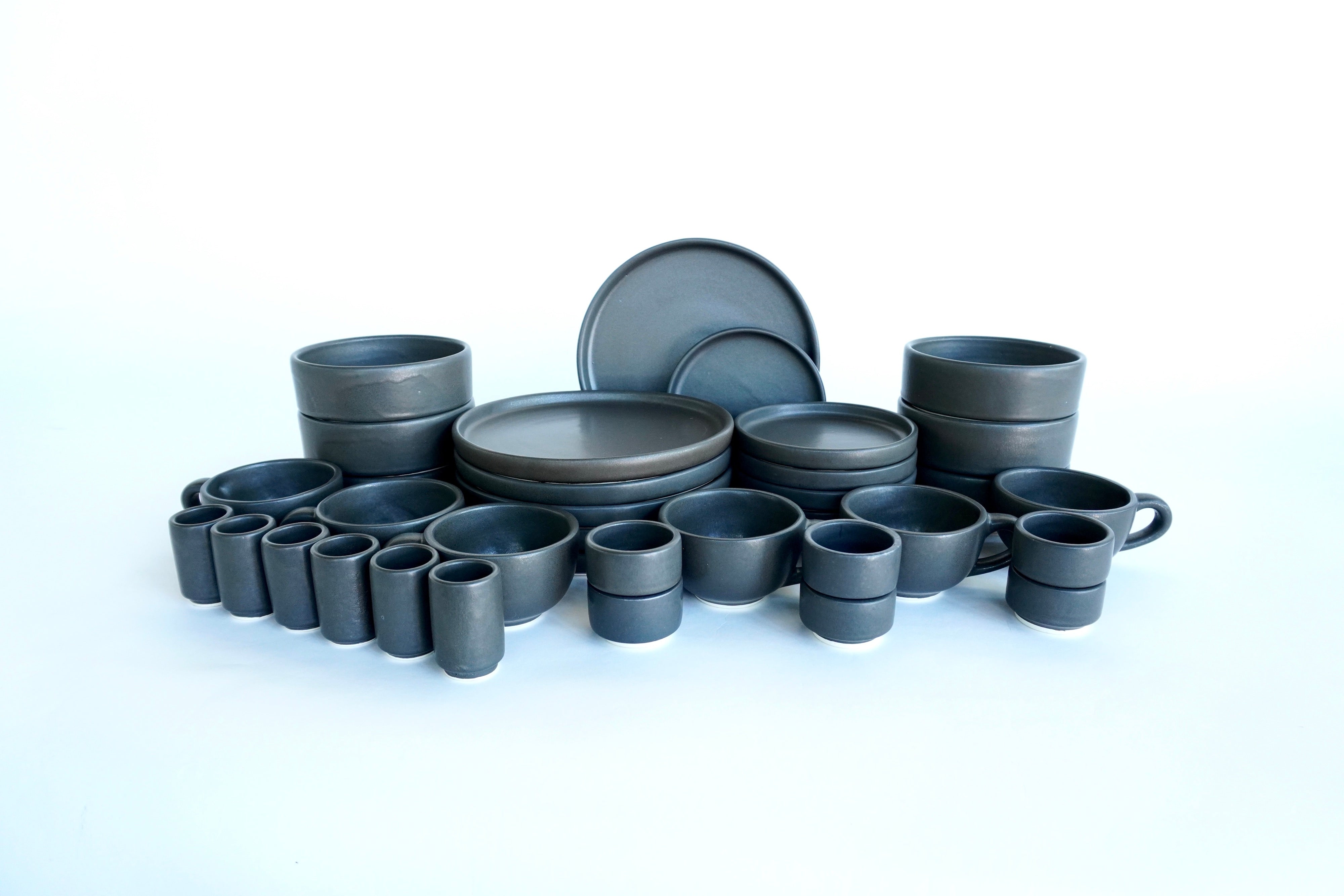 Piedra negra | Set de vajilla línea rústica para 6 personas (con ramekins & tequileros)