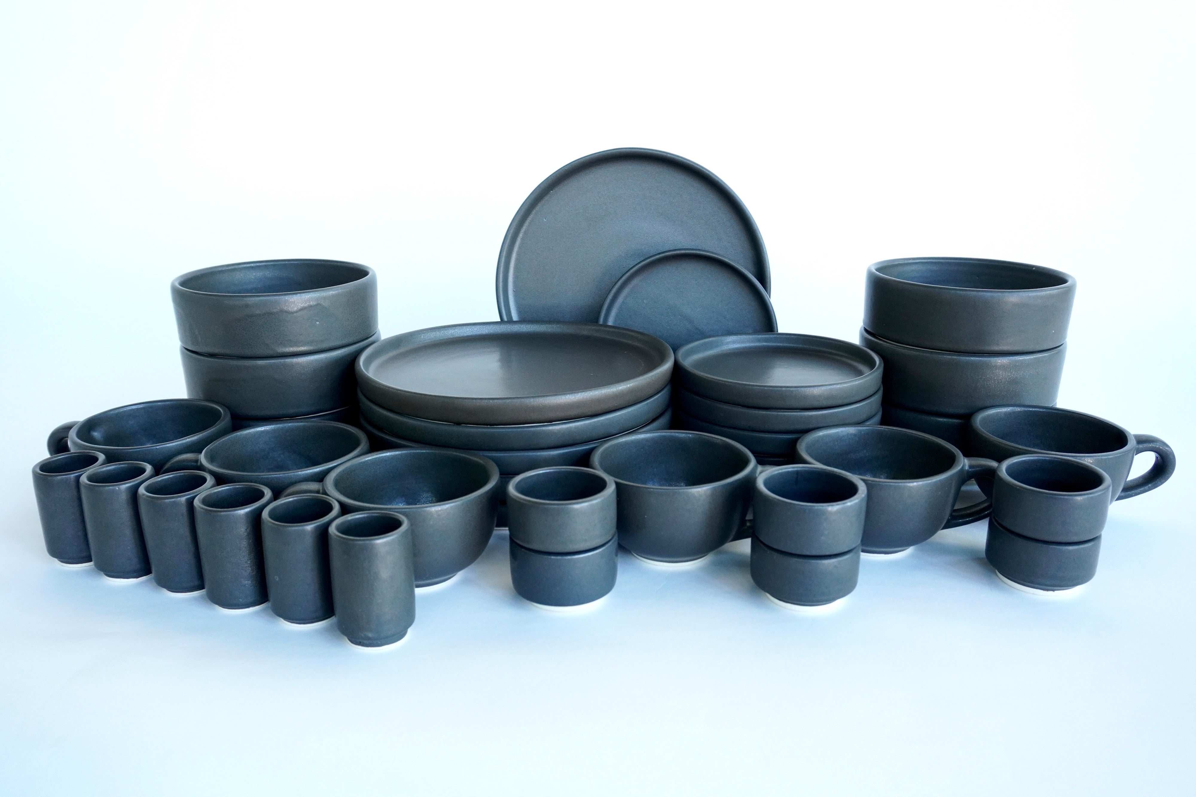 Piedra negra | Set de vajilla línea rústica para 6 personas (con ramekins & tequileros)