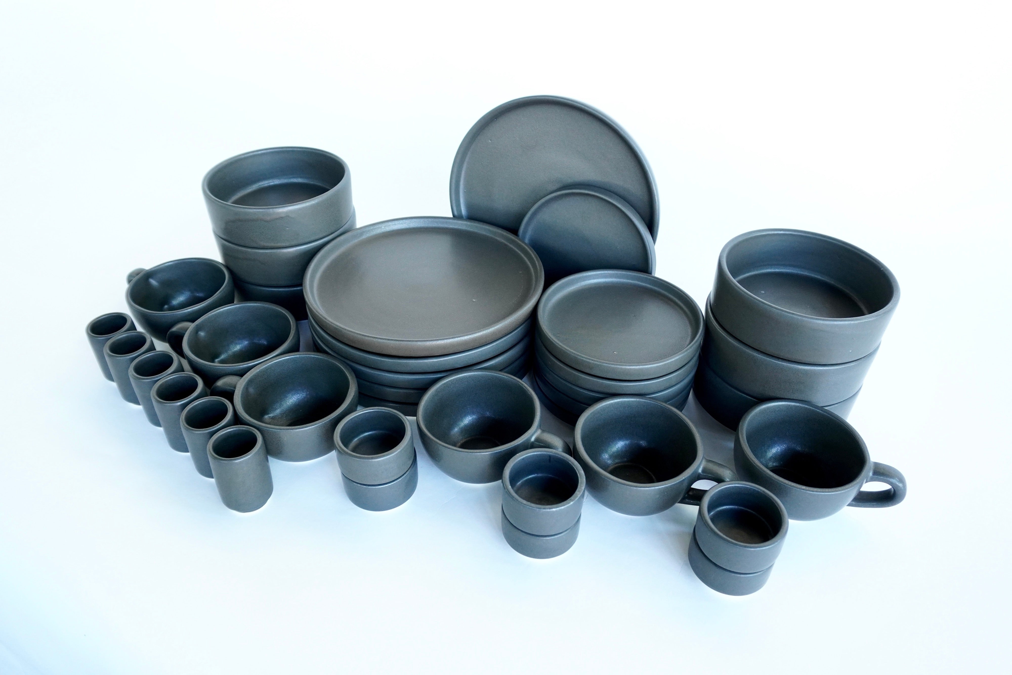 Piedra negra | Set de vajilla línea rústica para 6 personas (con ramekins & tequileros)