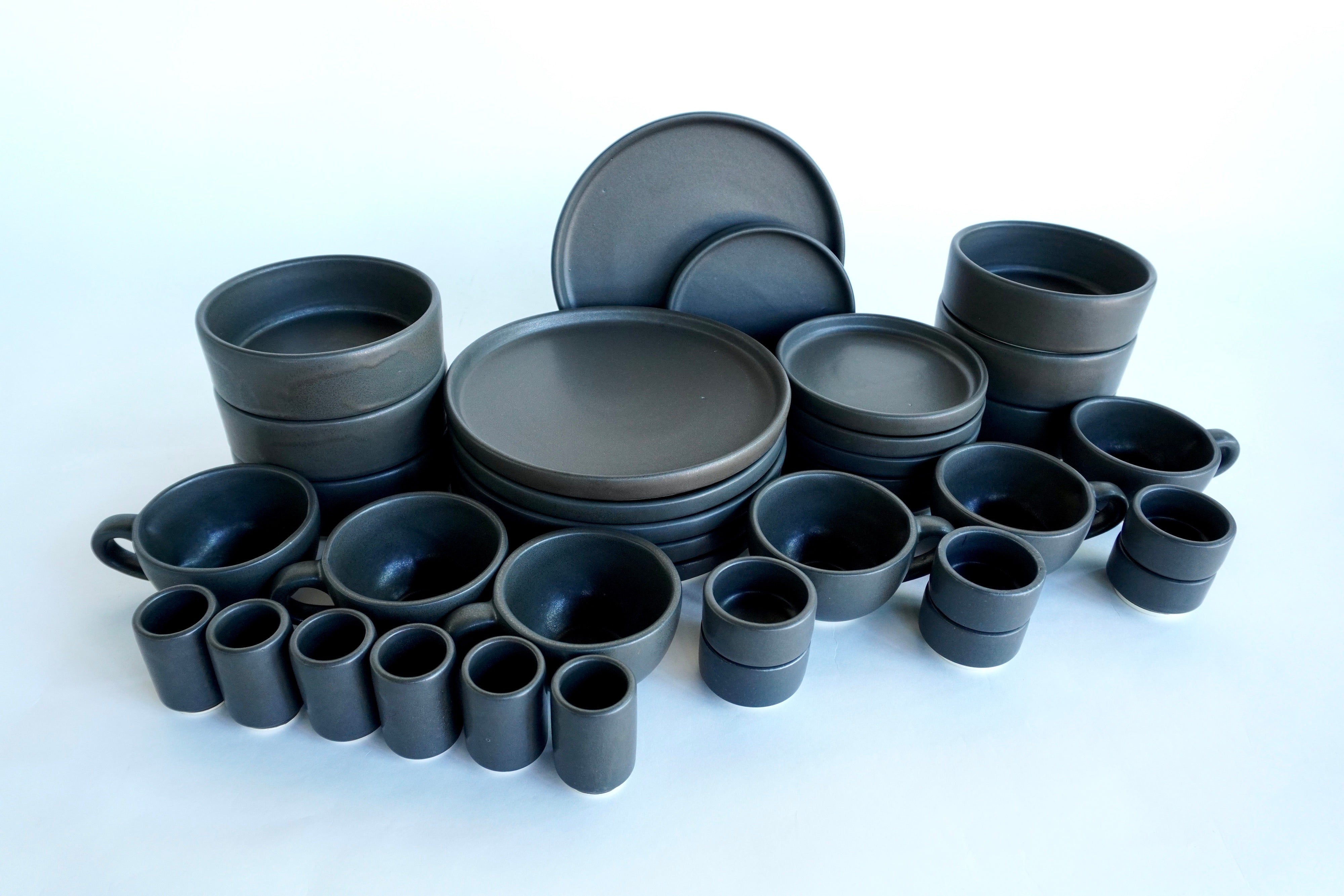 Piedra negra | Set de vajilla línea rústica para 6 personas (con ramekins & tequileros)