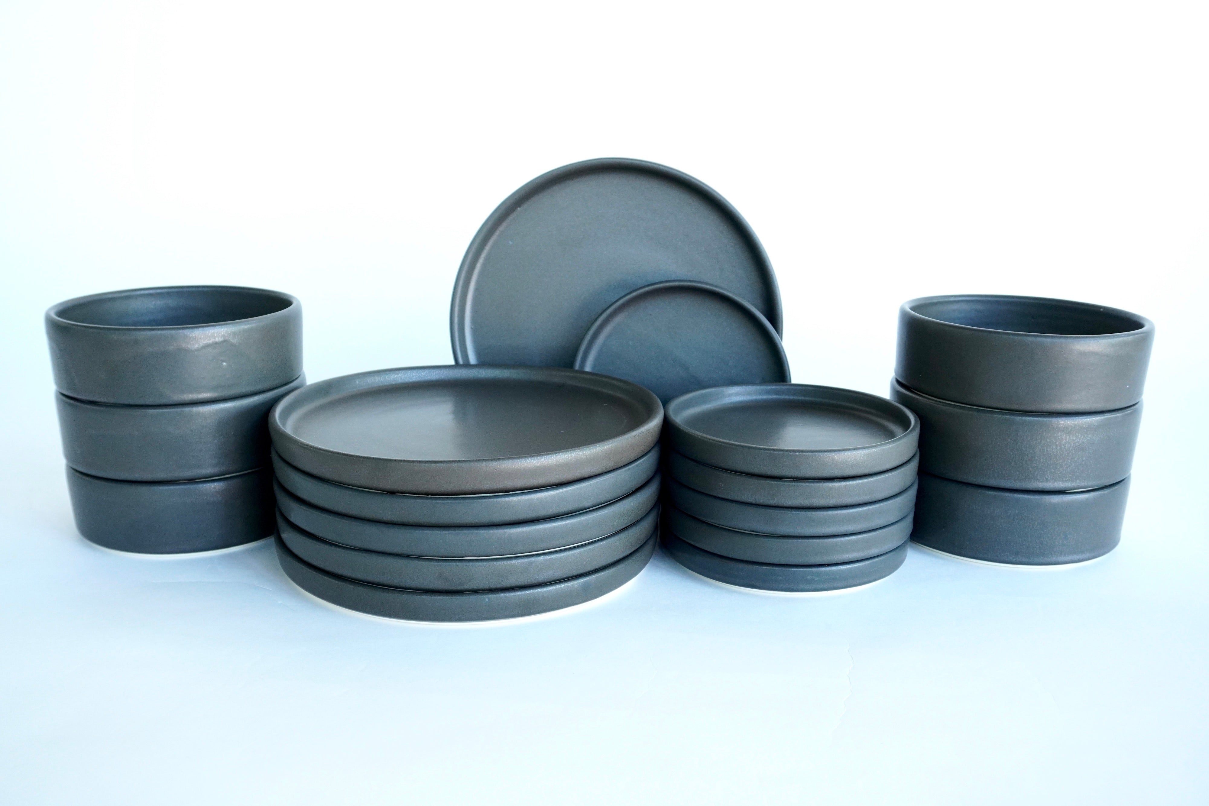 Piedra negra | Set de vajilla básica línea rústica para 6 personas (con platos cafeteros)
